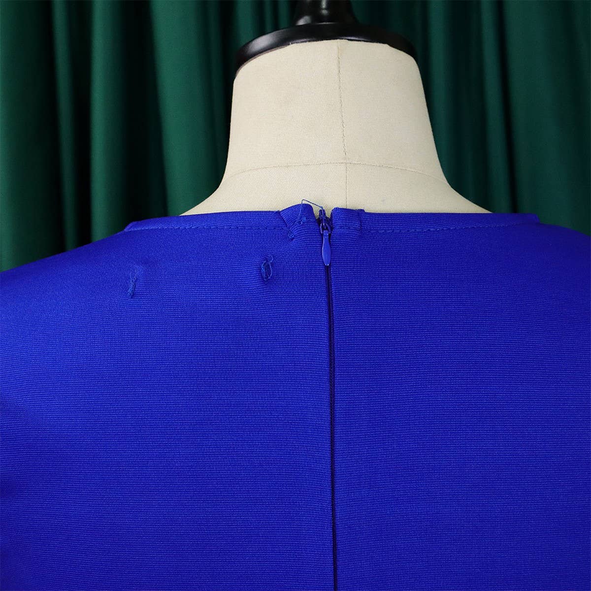 PLEATED ROUND NECK ELEGANT HIP HUGGING TIGHT DRESS_CWDMD3701