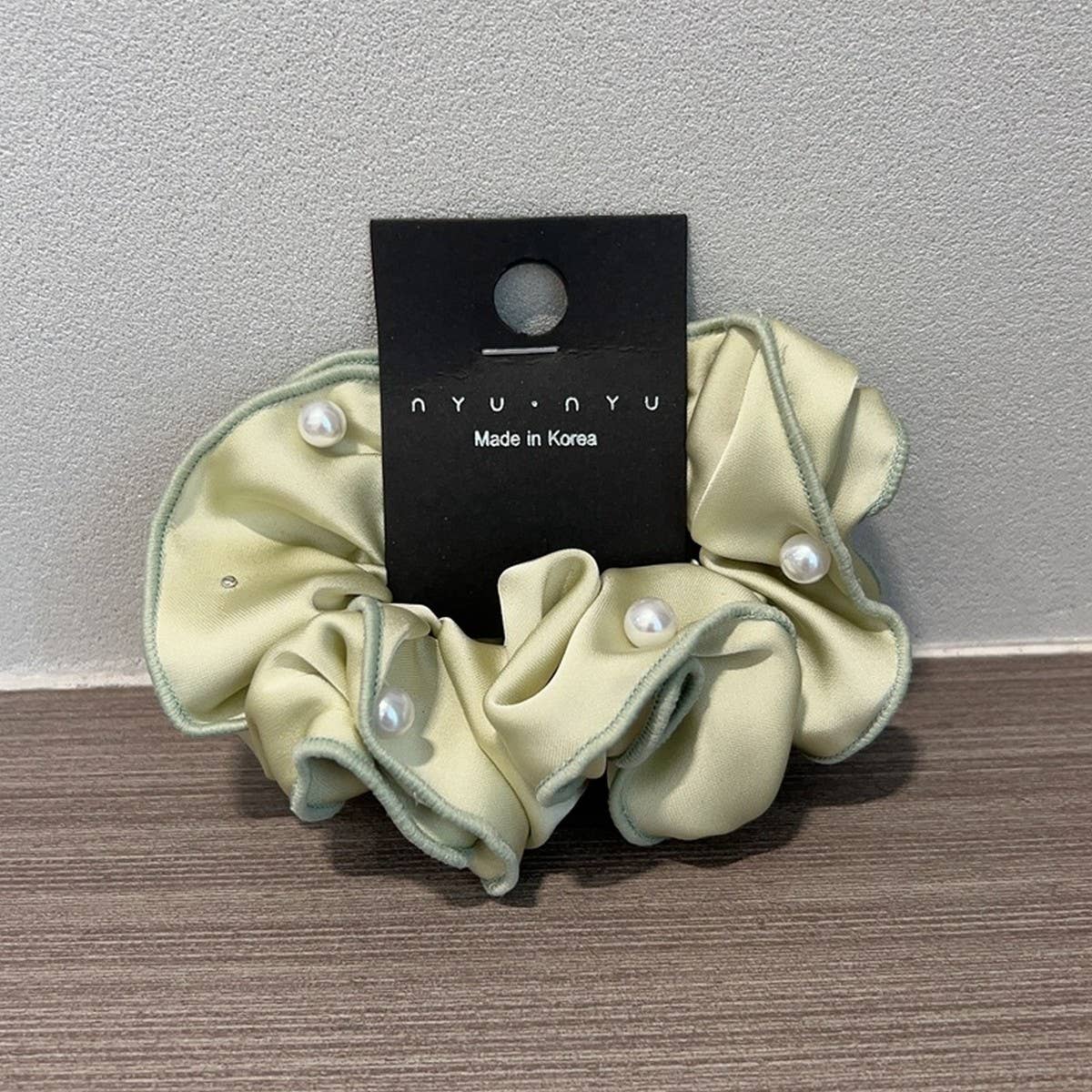 TEMPERAMENT PEARL SIMPLE HAIR SCRUNKIES_CWAHA1729