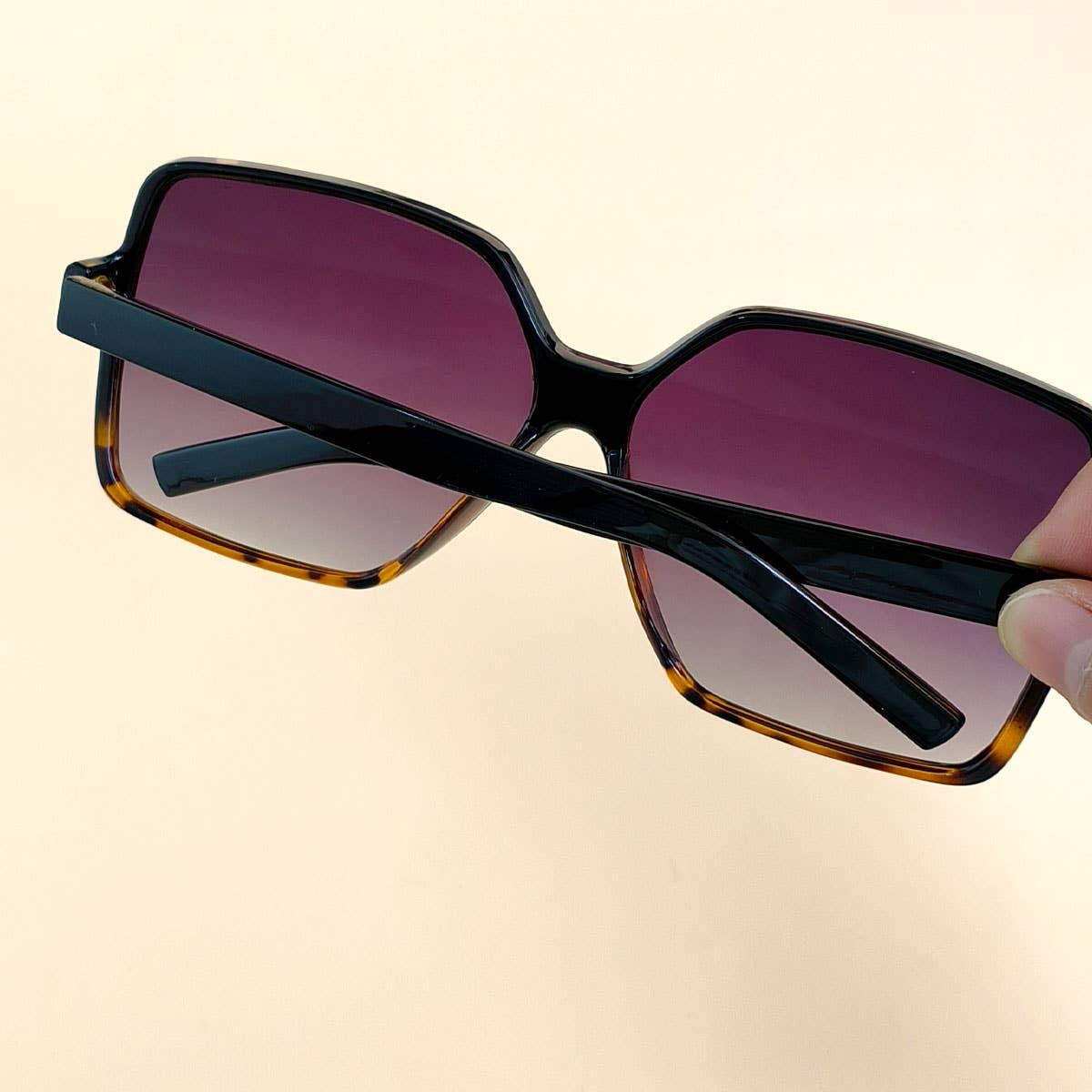 HIGH FASHION OVERSIZED SQUARE SUNGLASSES_CWASG0246