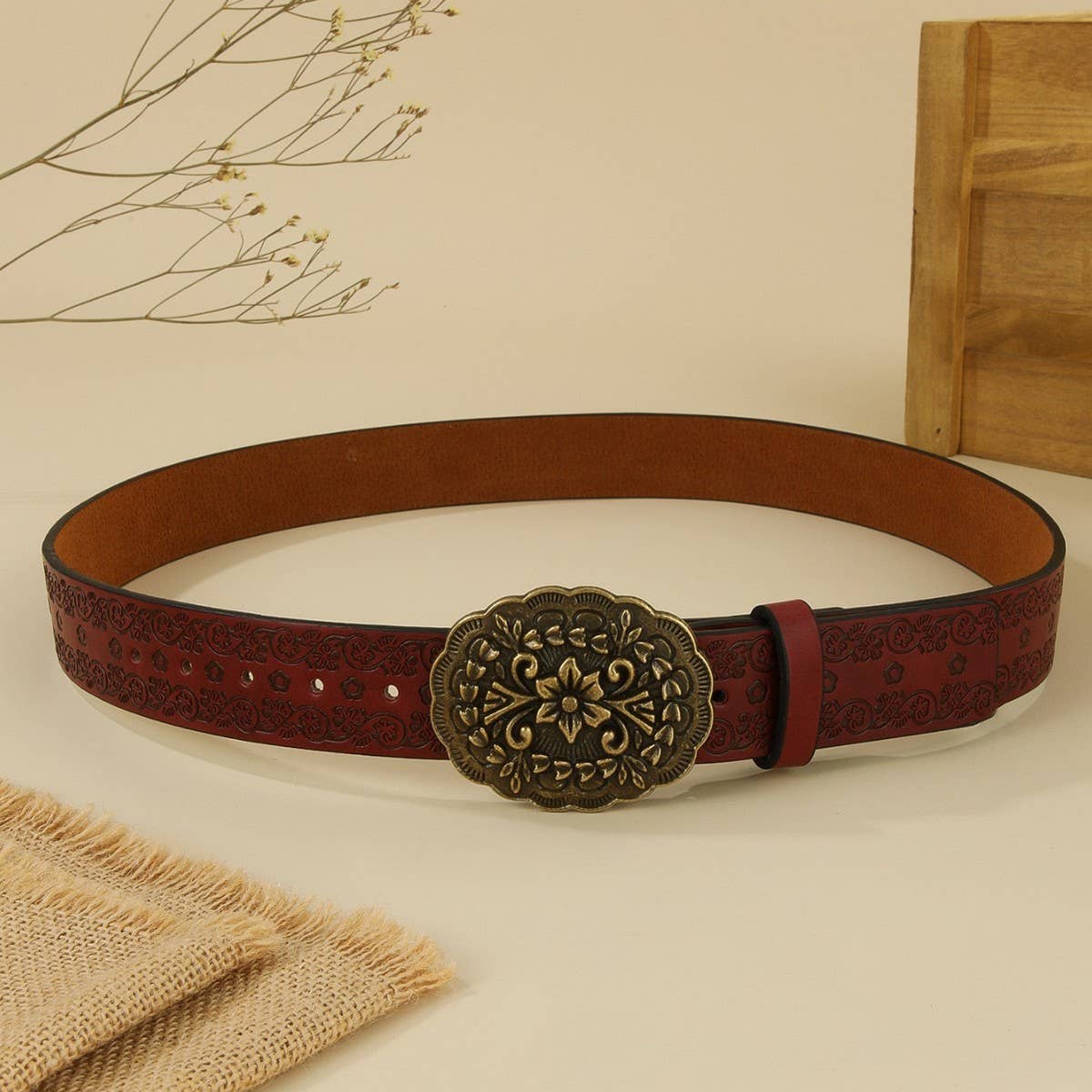 Buckle Embossed Pattern Eng Ved Belt_Cwmm3941