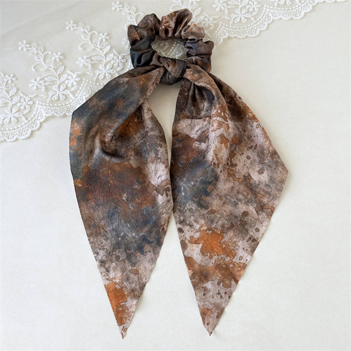 Silk Ink Print Scrunchie With Ribbon Tail_Cwaha07595