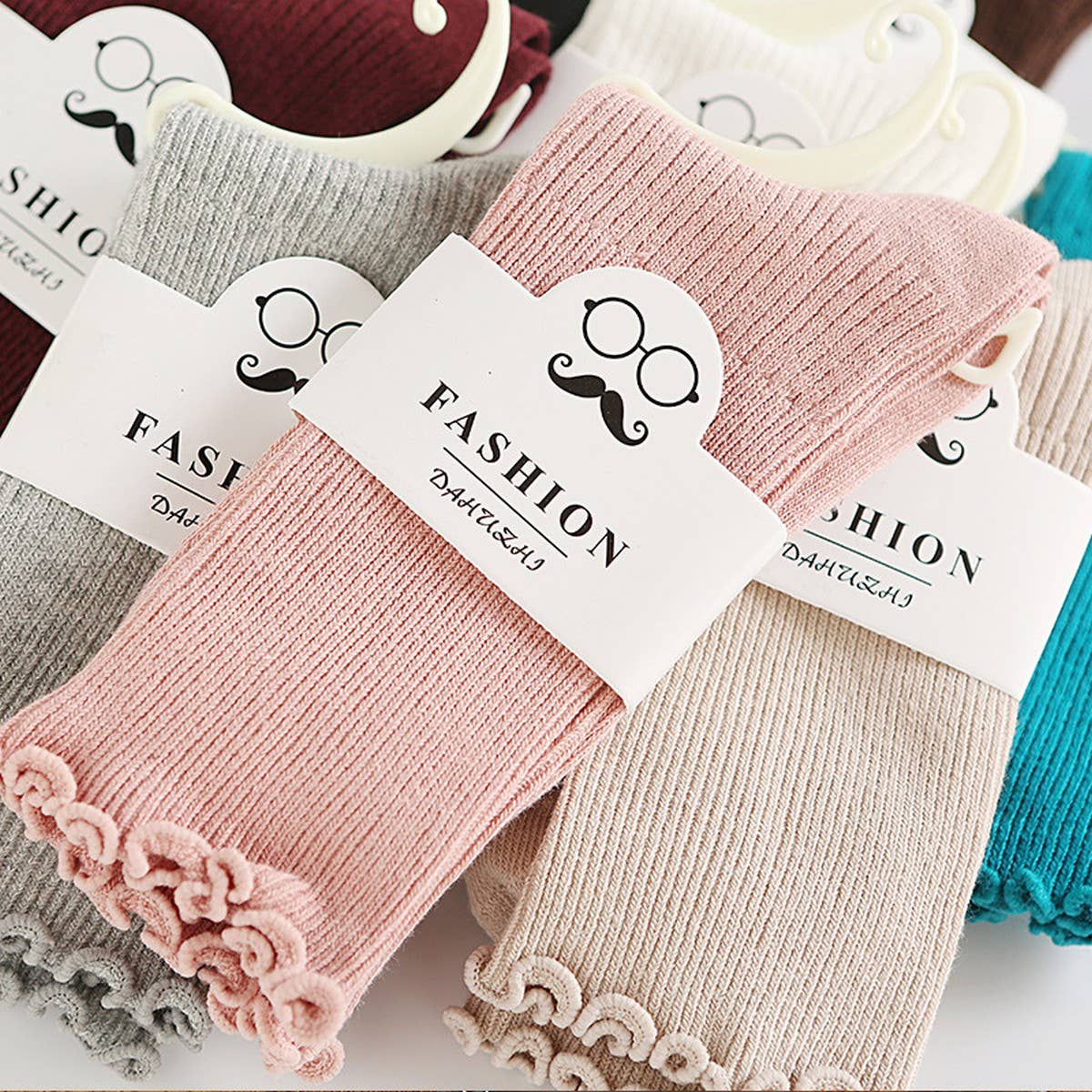 SOLID COLOR RUFFLED LONG SOCKS_CWMS0977