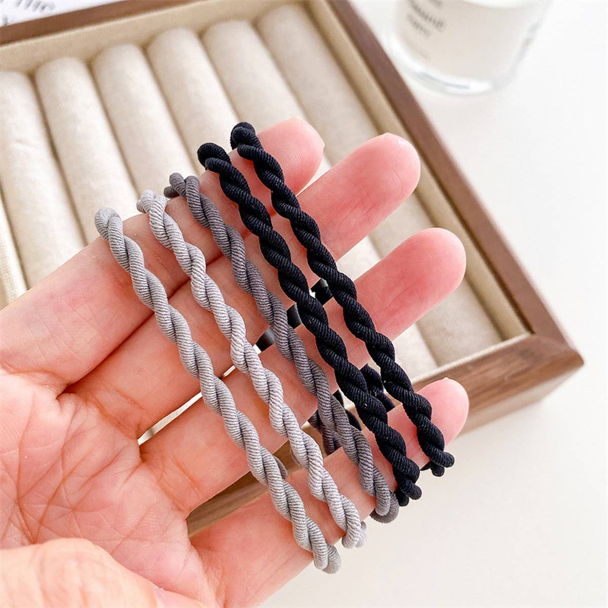 SIMPLE DURABLE AND TRACELESS HAIR TIES_CWAHA1124