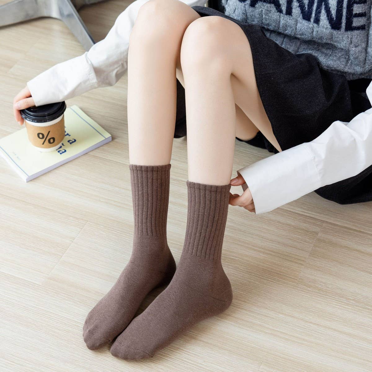 NEW SOLID COLOR CASUAL WOMENS MID CALF SOCKS_CWMS1402