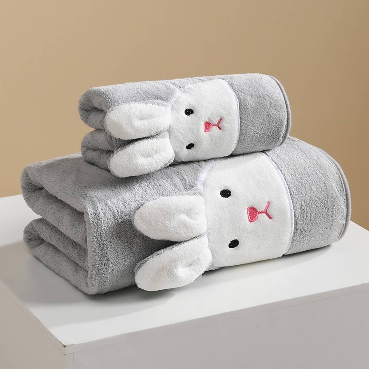 EMBROIDERED RABBIT CORAL FLEECE TOWEL_CWMM2324