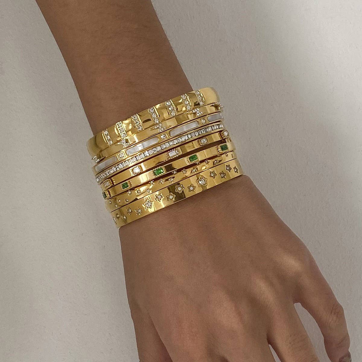 LUXURY ZIRCON CLASP BRACELET IN STAINLESS STEEL_CWAJE4656