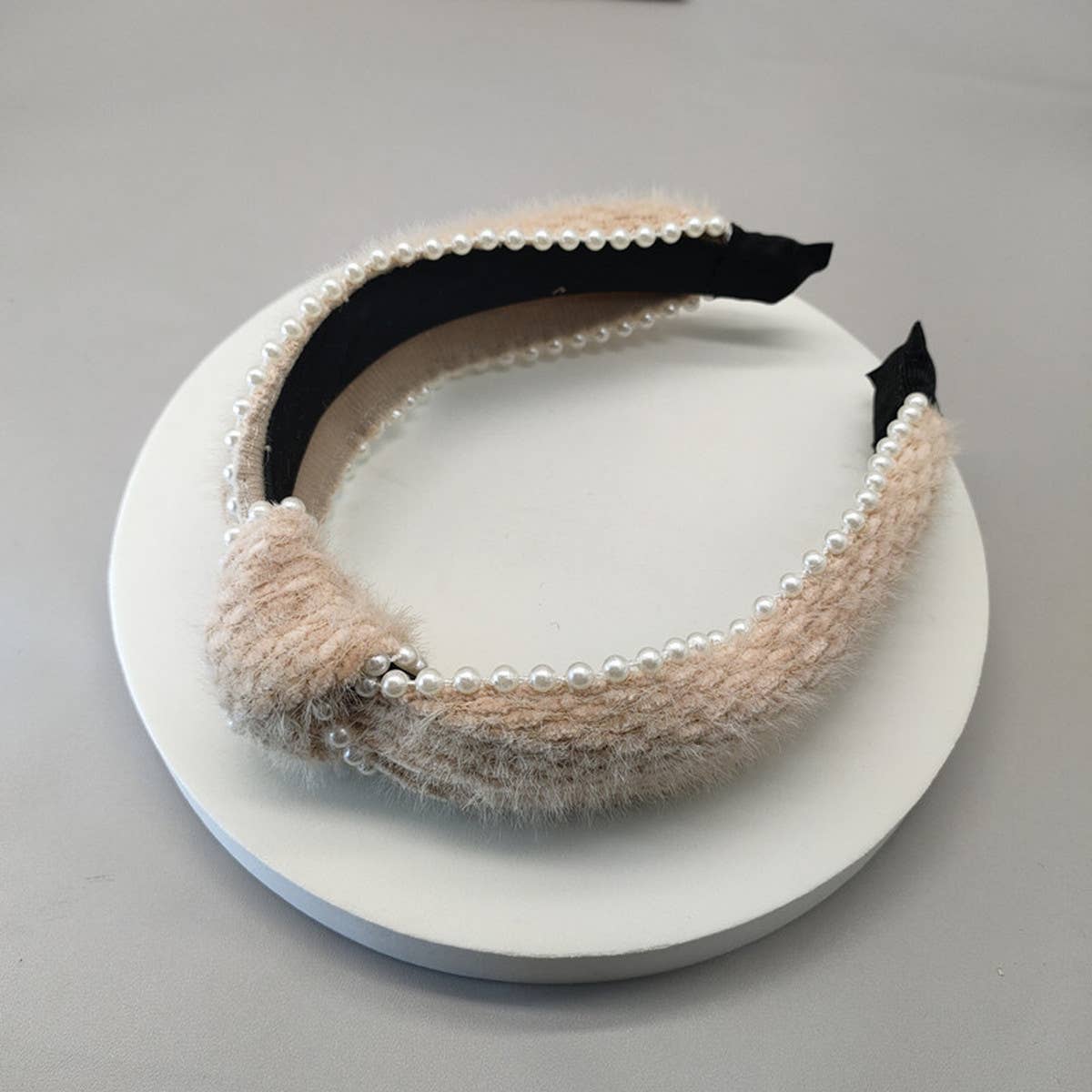 SIMPLE WOOLEN PEARL HEADBAND_CWAHA2600