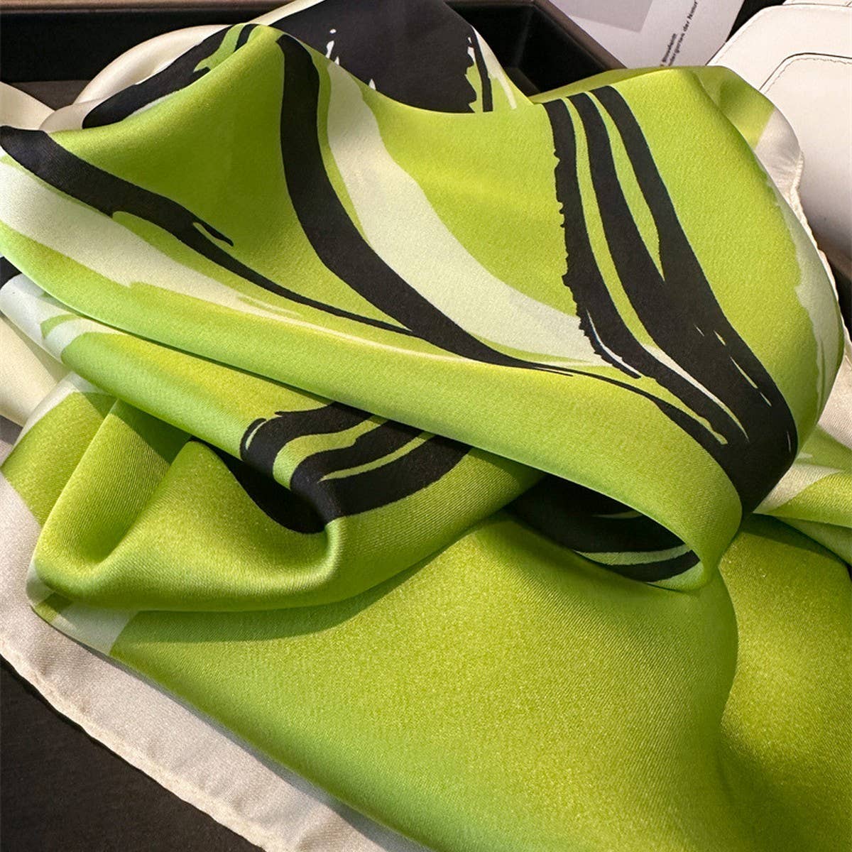 SMALL FRESH AND ARTISTIC SMALL SQUARE TOWEL_CWASC1438