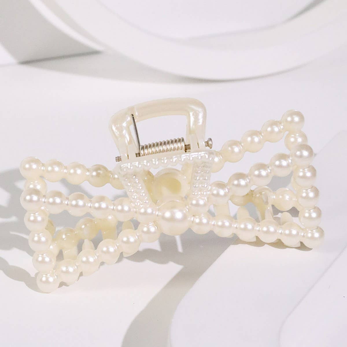 Chic Pearl Heart Claw Clip Minimalist Hair Grip