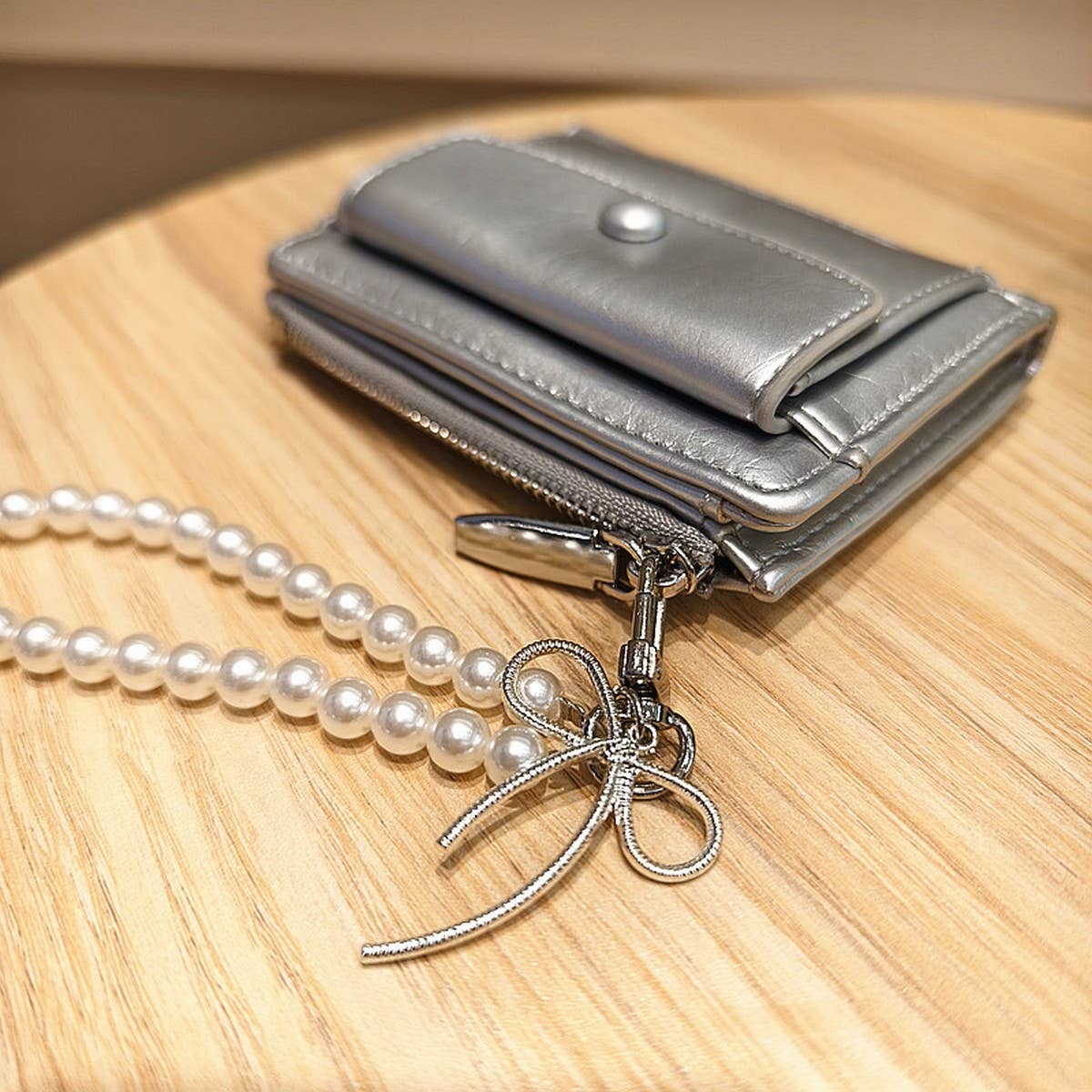 Minimal Crackle Bow Pearl Zip Bifold Wallet_Cwab06202