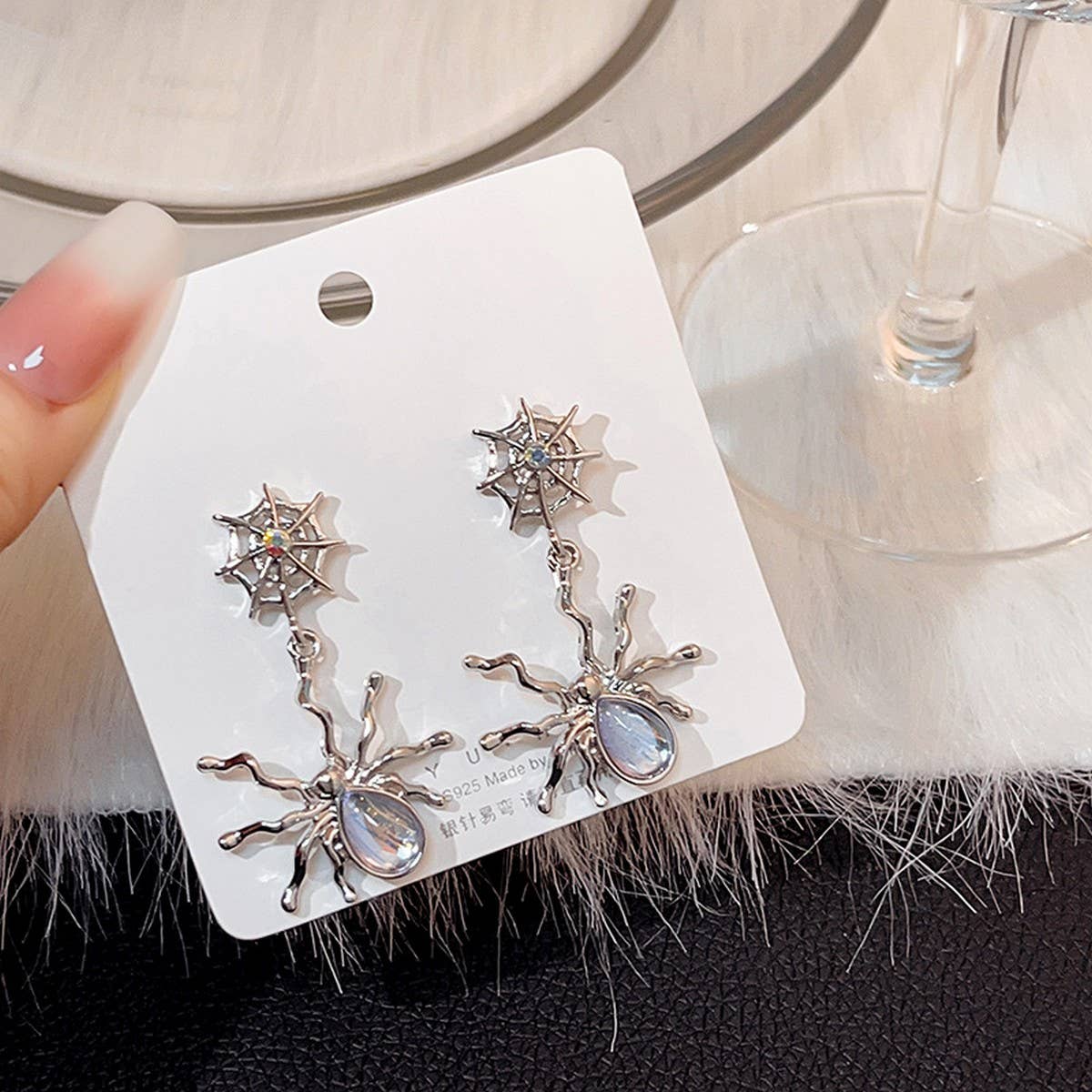 SWEET AND COOL DARK SPIDER PERSONALITY EARRINGS_CWAJE1855