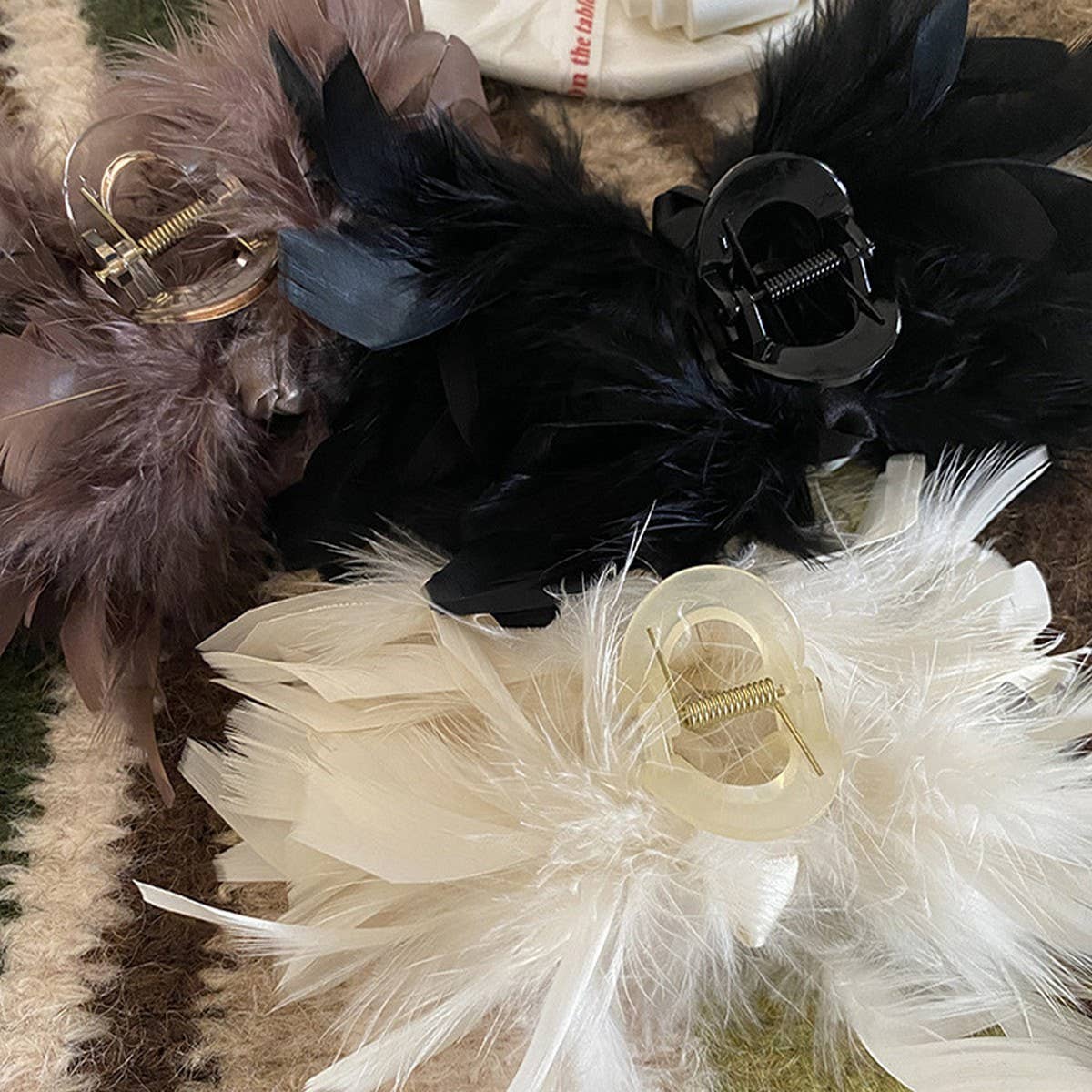 FRENCH OSTRICH FEATHER HAIR CLAW FLUFFY LARGE CLIP_CWAHA4017