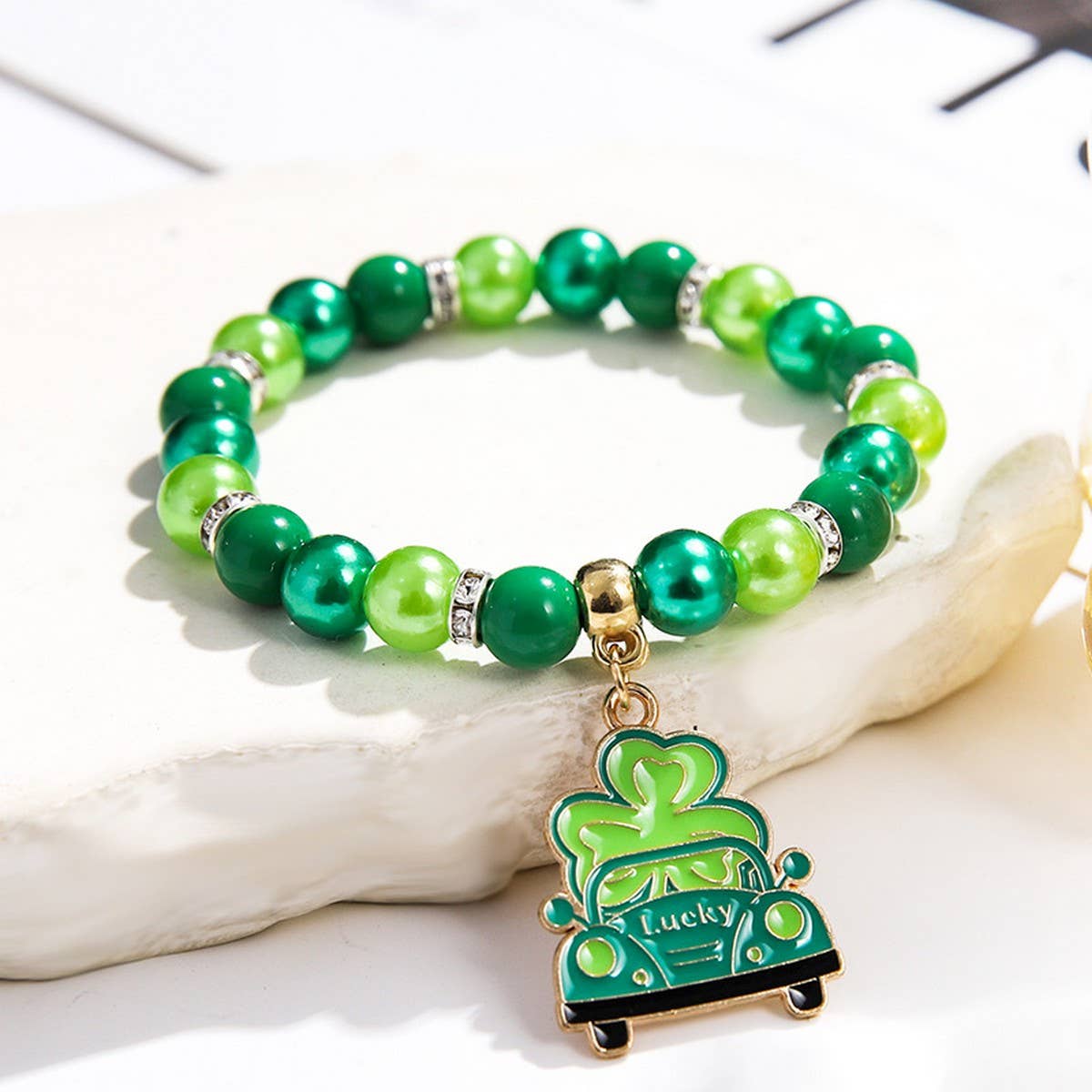 ST PATRICKS DAY IMITATION PEARL ACRYLIC BRACELET_CWMM3508