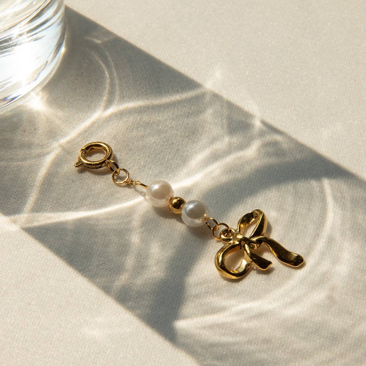 STAINLESS STEEL BIKINI BUCKLE BOW PEARL PENDANT_CWMM4690