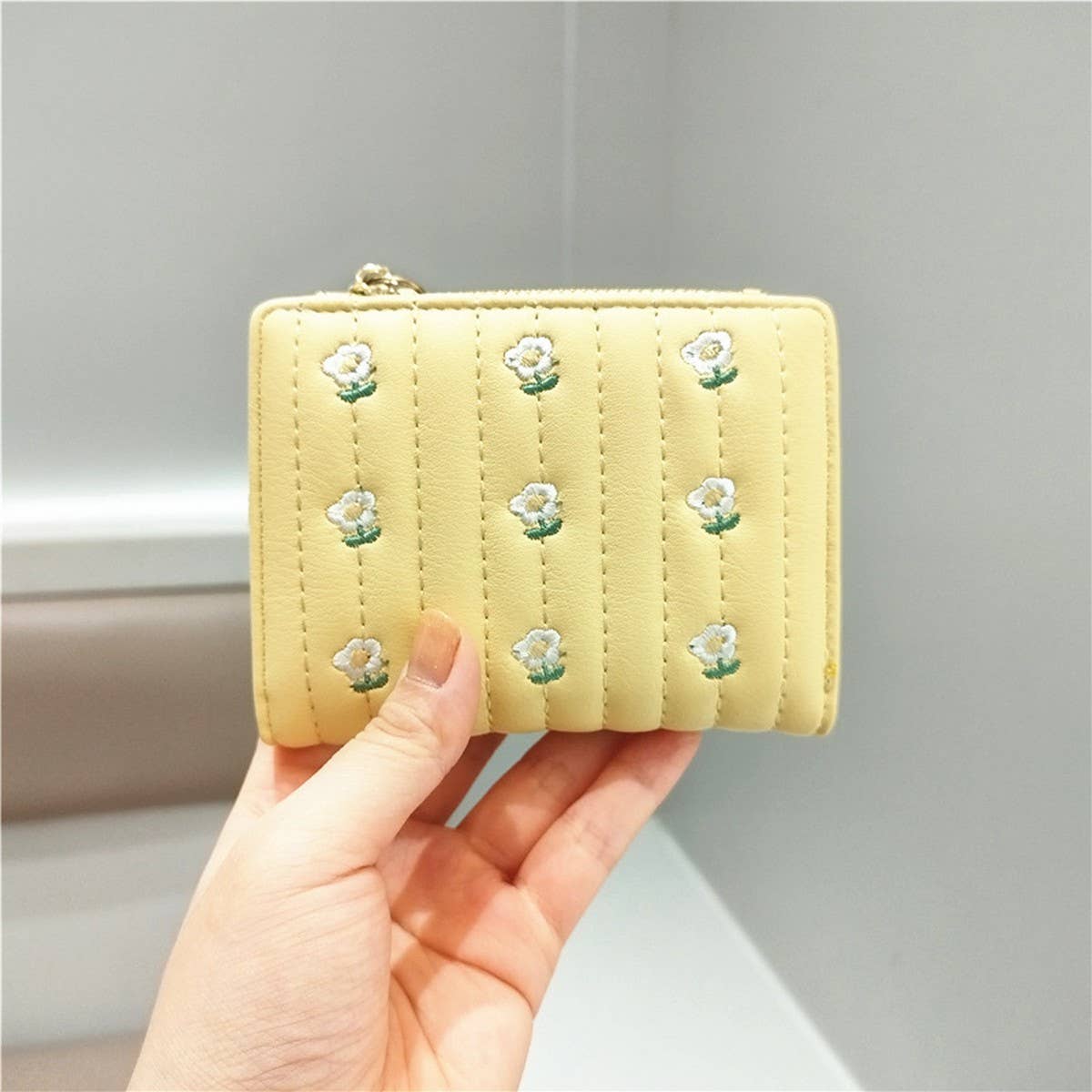 Cute Embroidered 2-Fold Wallet For Women_Cwab06256