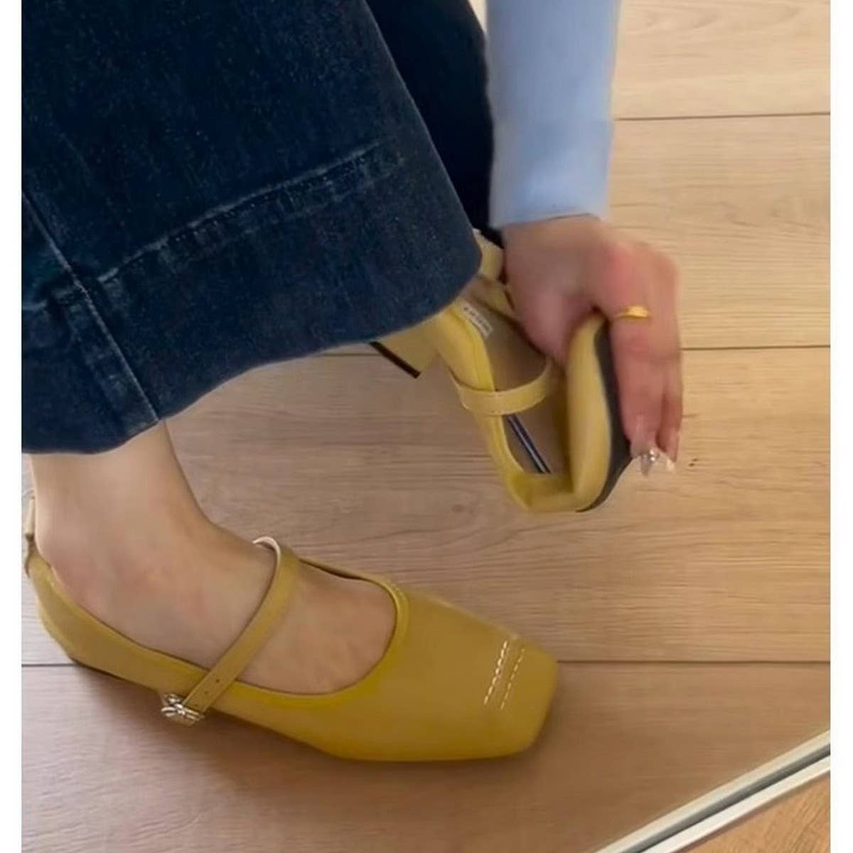 SOFT YELLOW SQUARE TOE MARY JANE FLAT SHOES_CWSHF0123