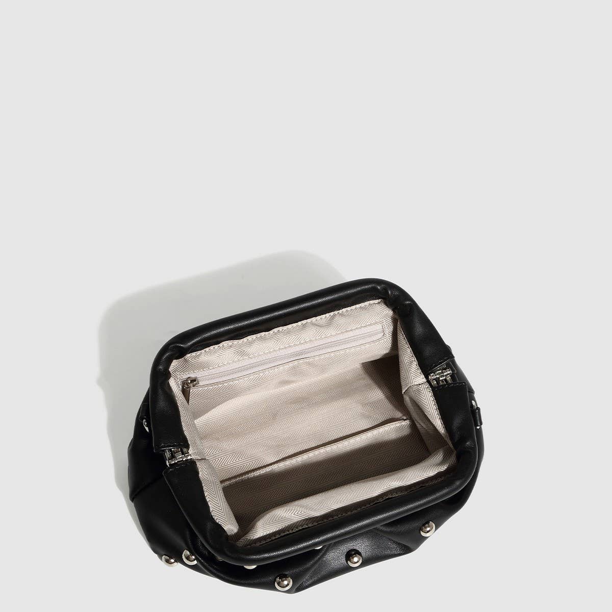 STUDDED DUMPLING CLUTCH CHAIN SHOULDER BAG_CWAB5711