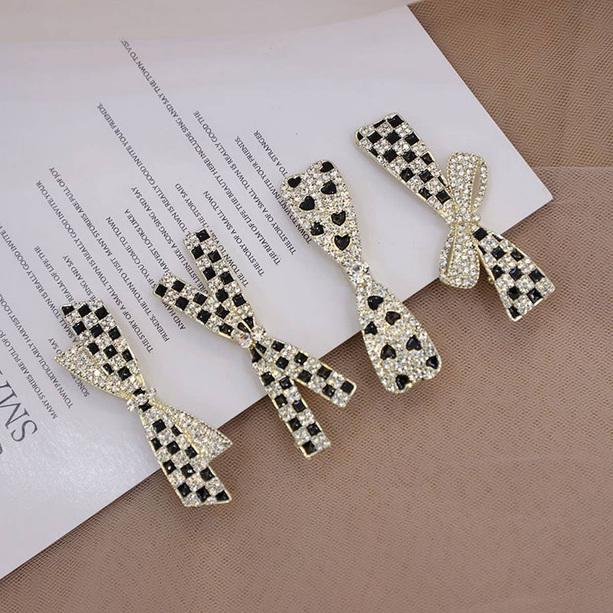 BLACK AND WHITE CHECKERBOARD RHINESTONE HAIRPIN_CWAHA4774