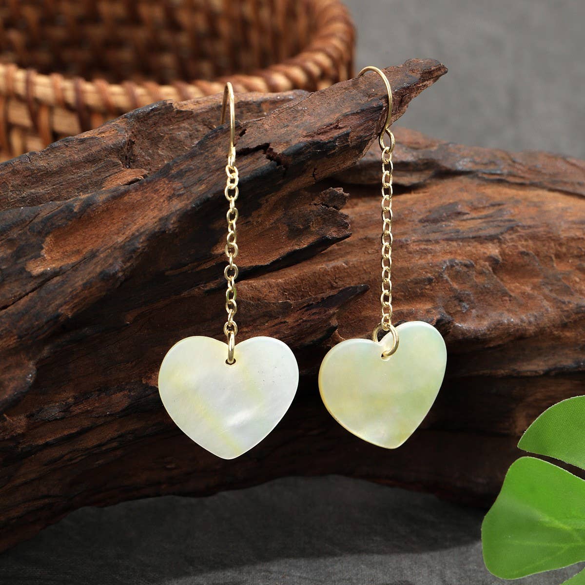 FASHIONABLE WHITE SHELL HEART TASSEL EARRINGS_CWMM4268