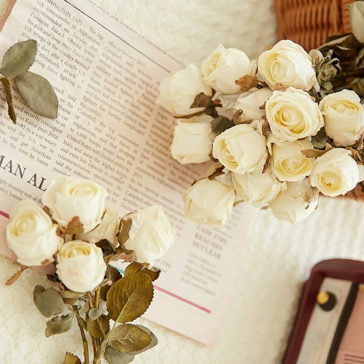 FAUX 5 HEAD WITHERED ROSE WITH BURNT EDGE LOOK_CWMM6589