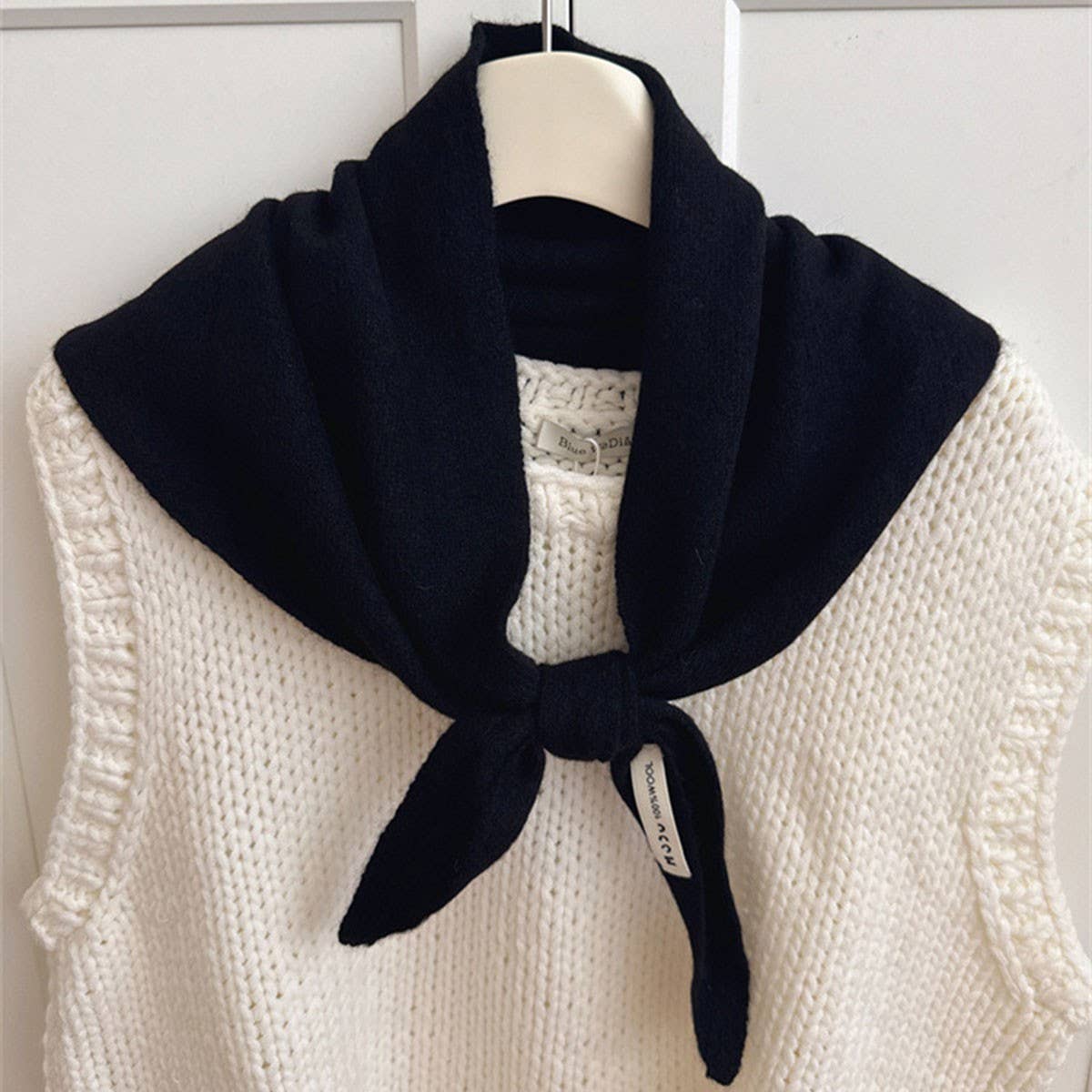 100% Wool Knit Triangle Scarf Multi-Use_Cwov00277
