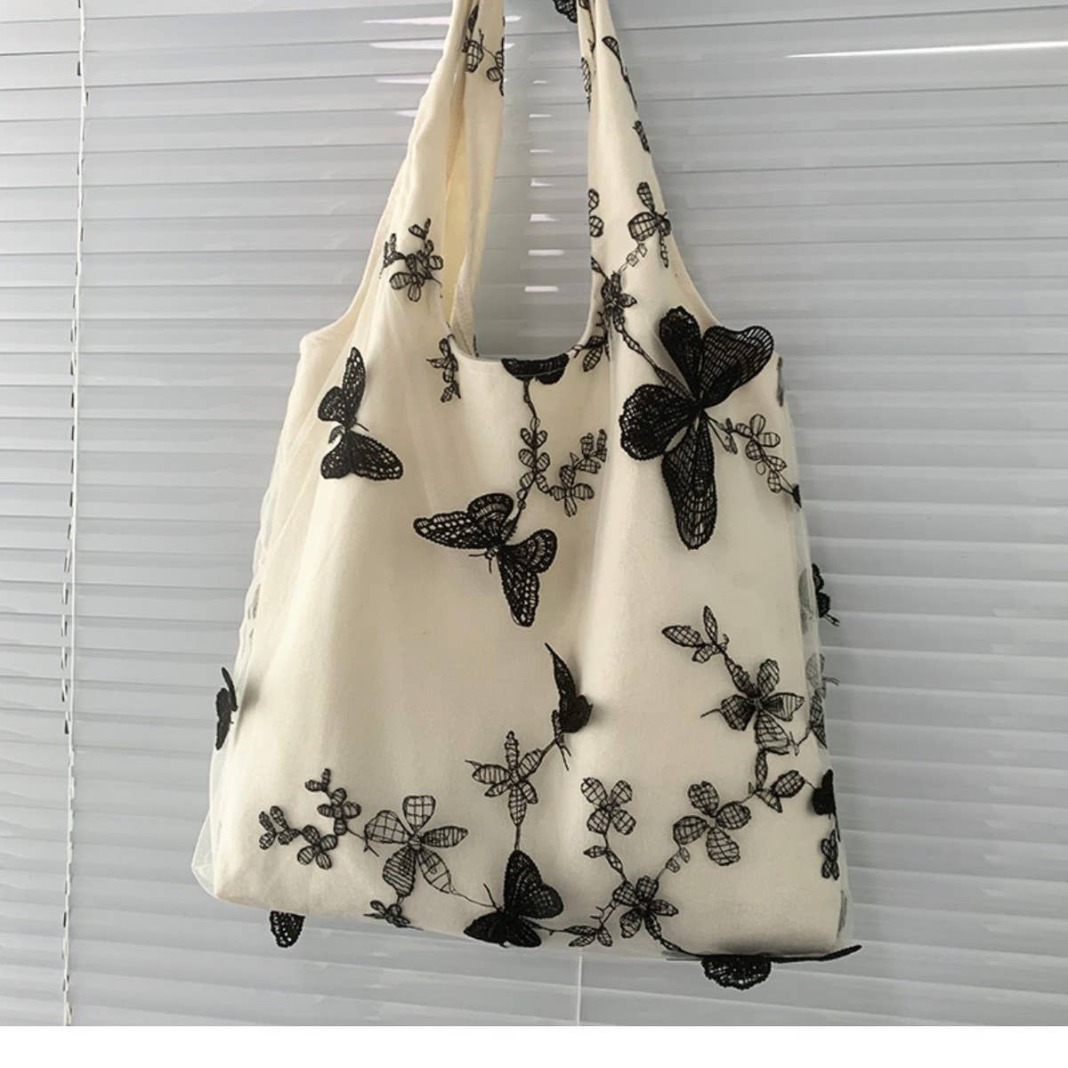 CANVAS WITH BEAUTIFUL BUTTERFLY EMBROIDERY_CWAB2040