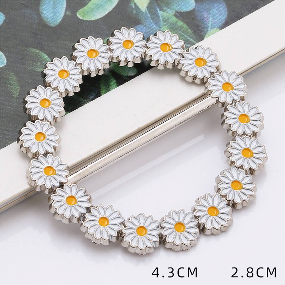 METAL RING DAISY SCARF RING WITH NO UPKEEP_CWMM2155