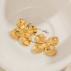 GOLDEN FRESH AND SIMPLE PETAL EARRINGS_CWAHA0918