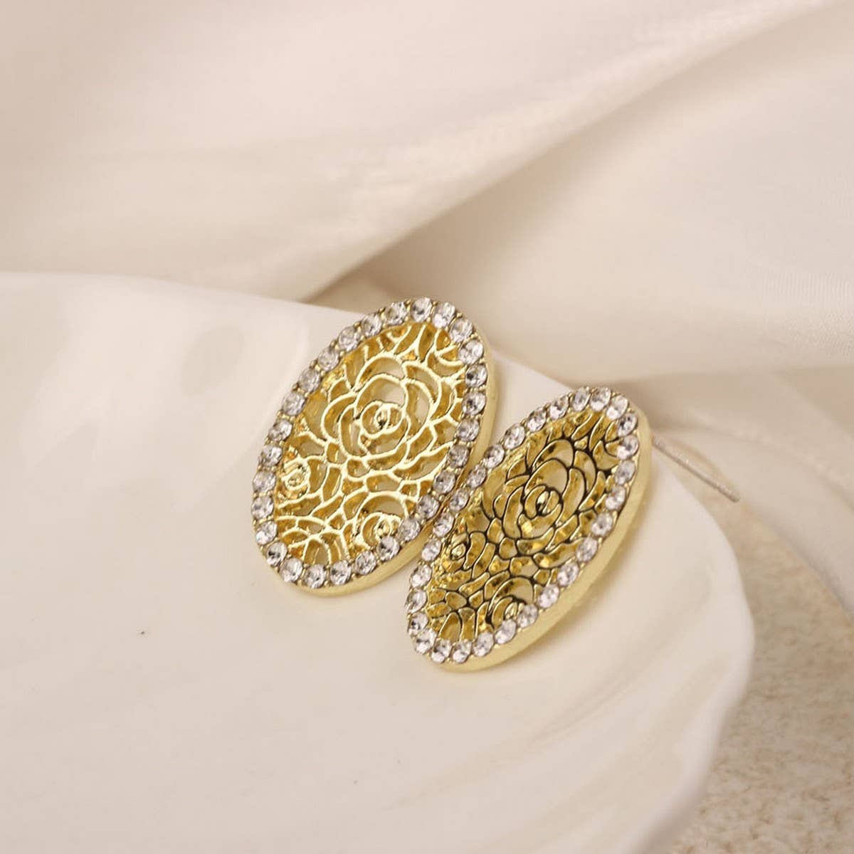 NEW SIMPLE HOLLOW FLOWER ENAMEL EARRINGS_CWAJE3991