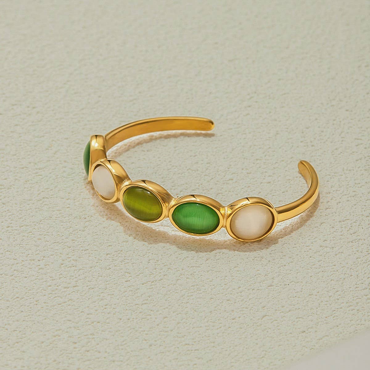 LUXURY 18K GOLD GREEN WHITE CATS EYE CUFF_CWAJE4817