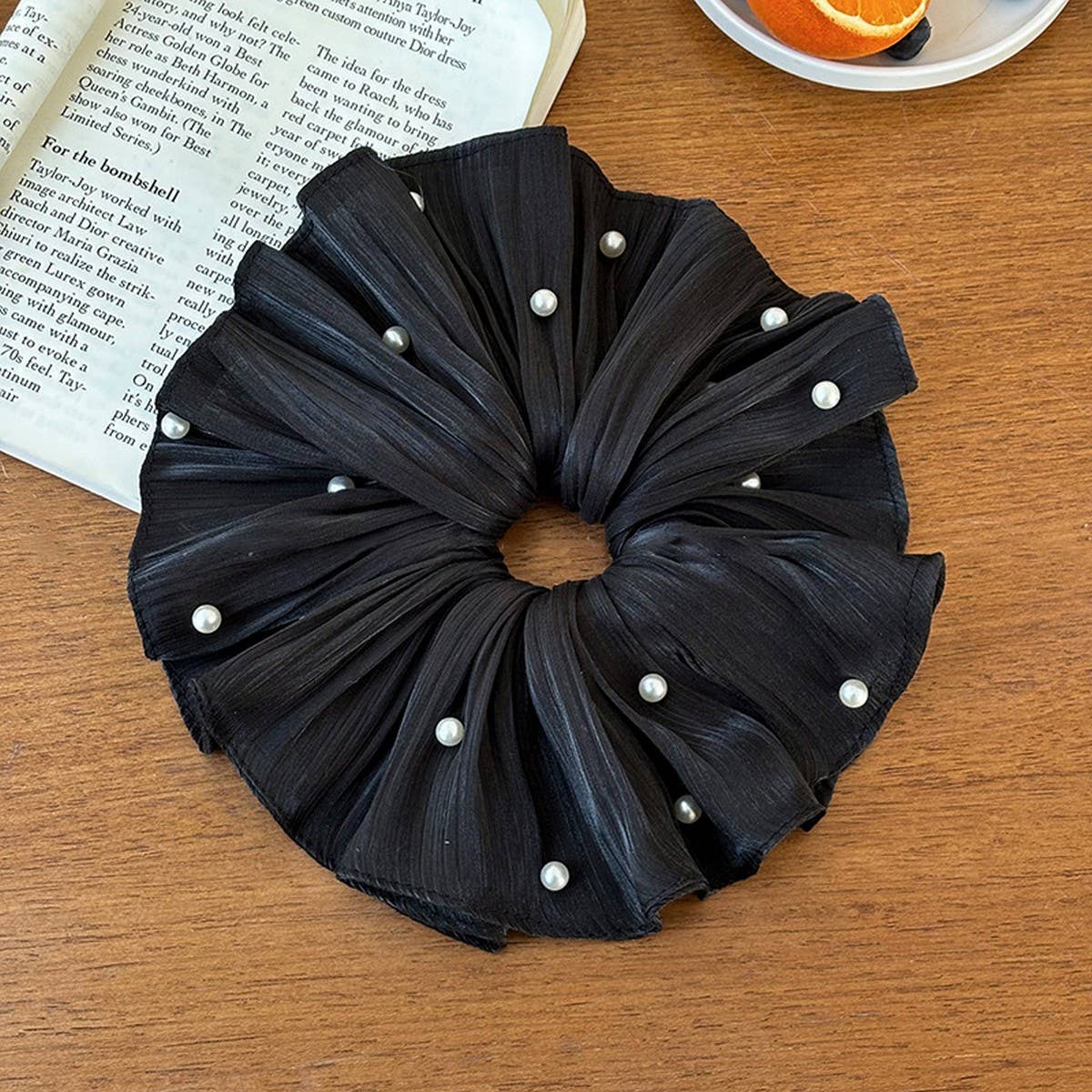 IRIDESCENT PLEATED PEARL SCRUNCHIE HAIR TIE_CWAHA5516