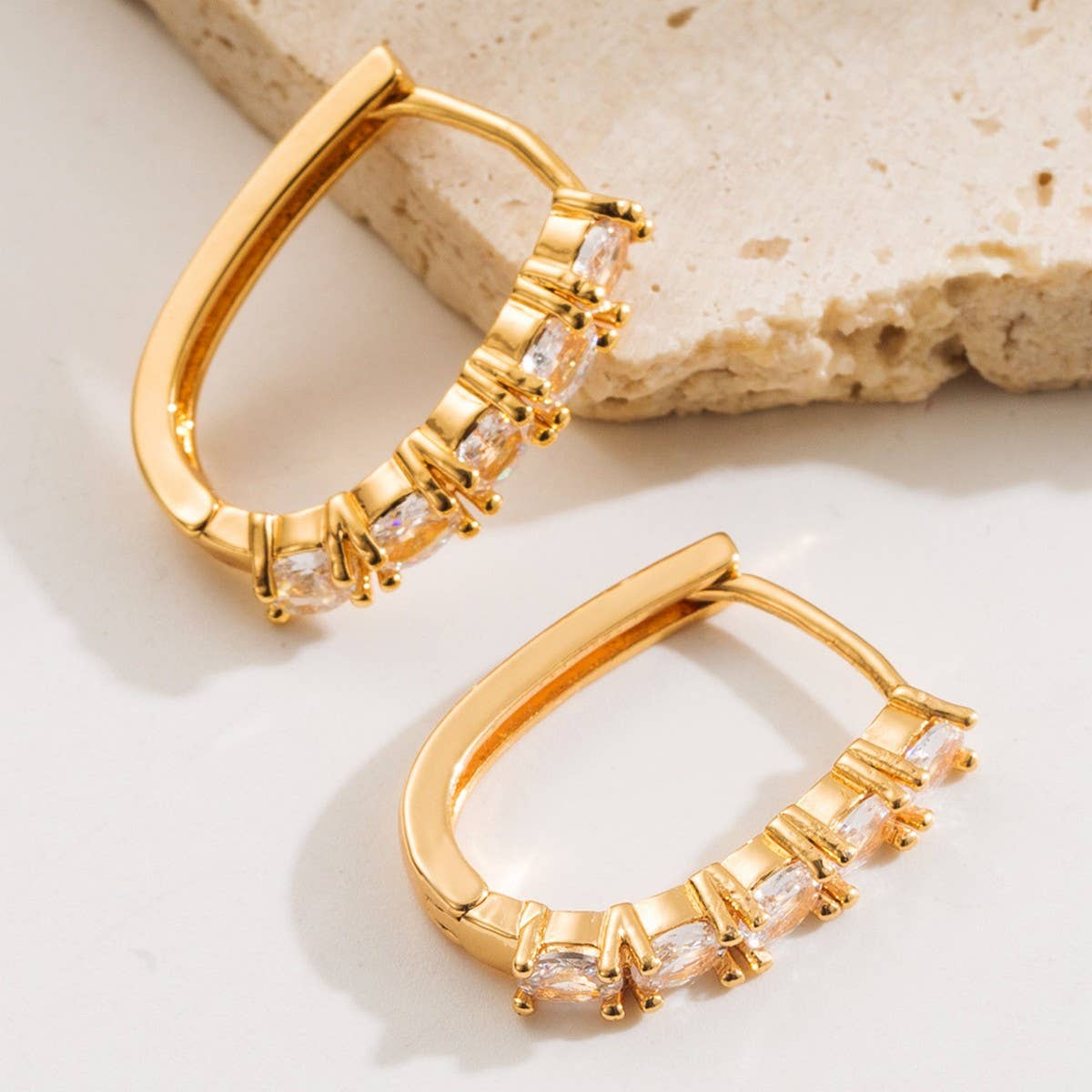 Zircon U-Shaped Hoop Earrings Gold-Plate Elegance_Cwmm8510