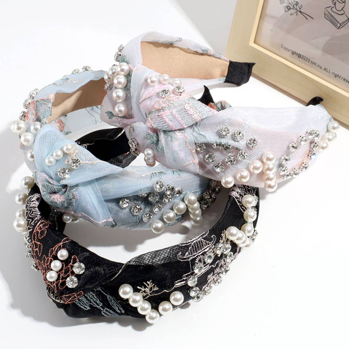 PEARL AND RHINESTONE EMBROIDERED KNOTTED HEADBAND_CWAHA2305