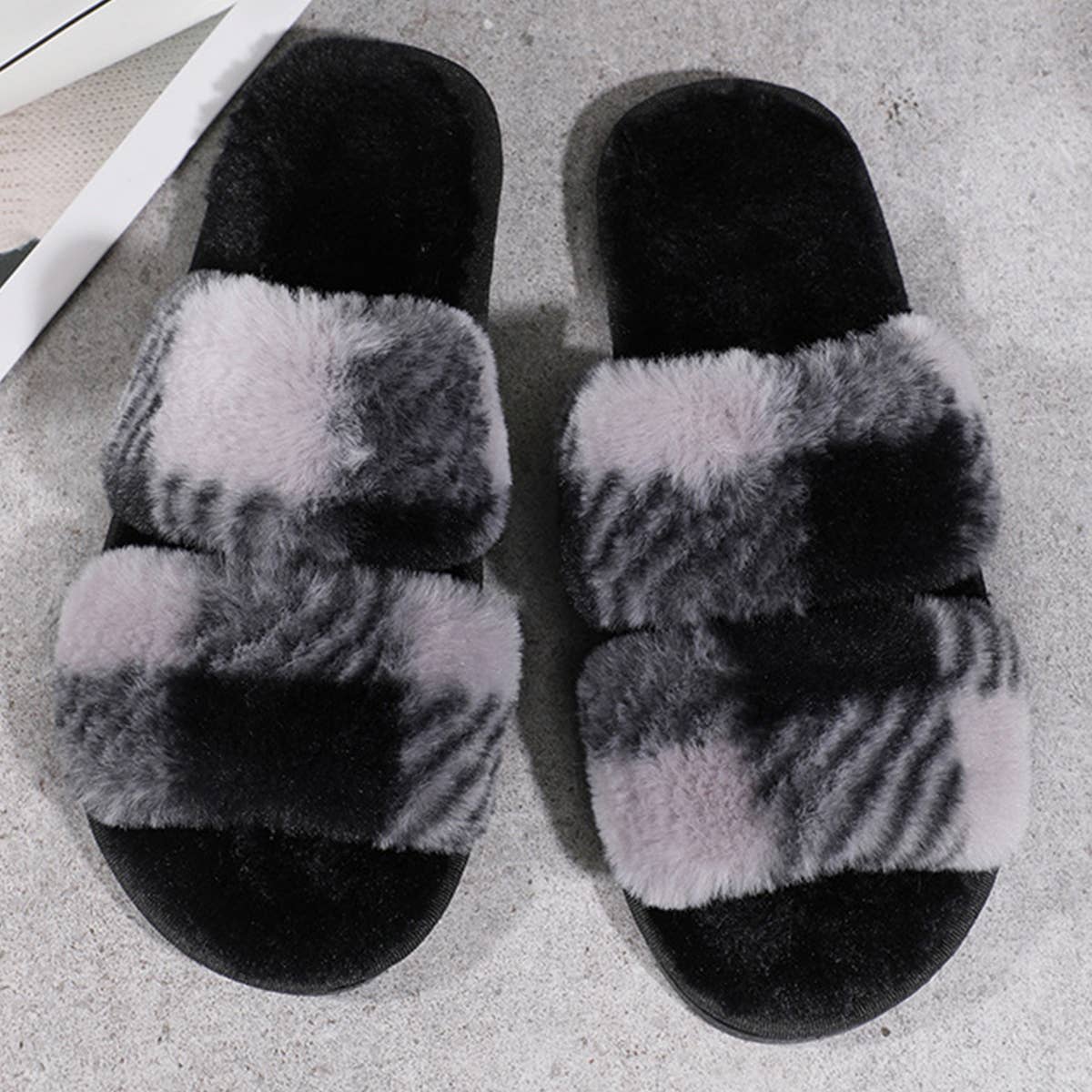 HOME TWO COLOR PLAID PLUSH SLIPPERS_CWSHS0365