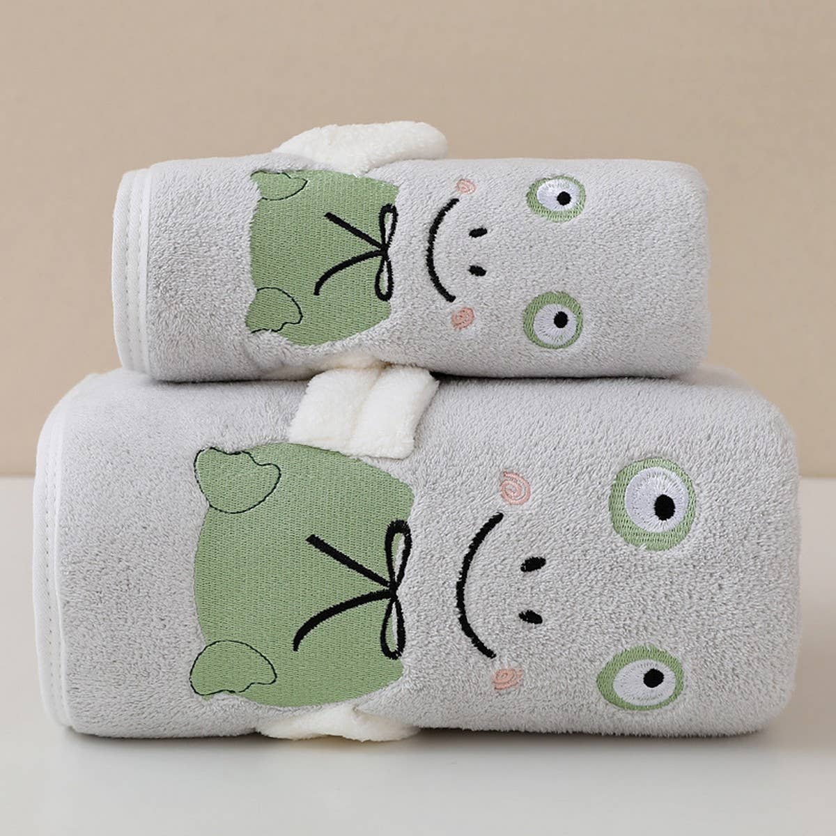 ANIMAL KINGDOM EMBROIDERED CORAL FLEECE TOWEL_CWMM2323