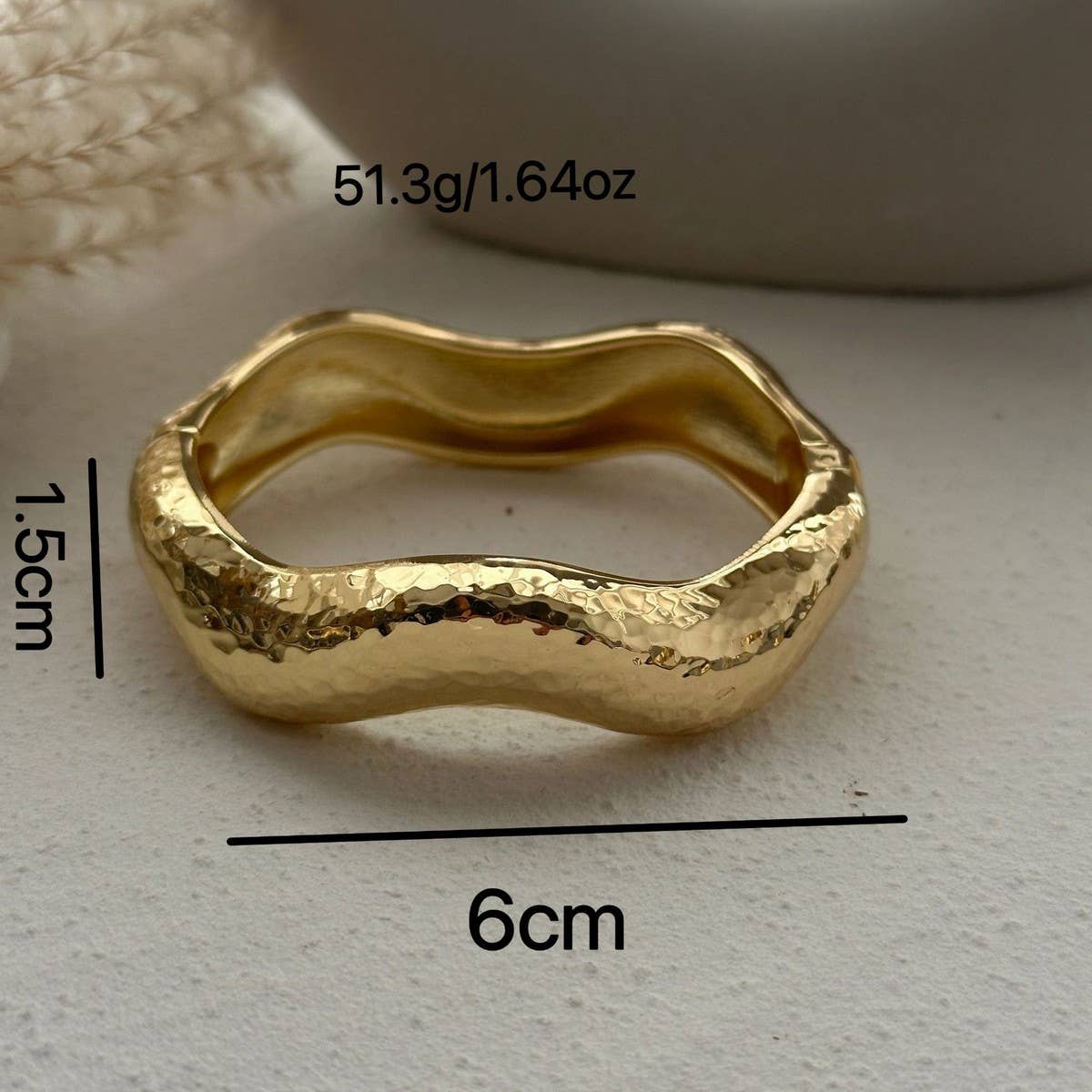 IRREGULAR METAL SMOOTH SPRING WIDE BRACELET_CWMM3110