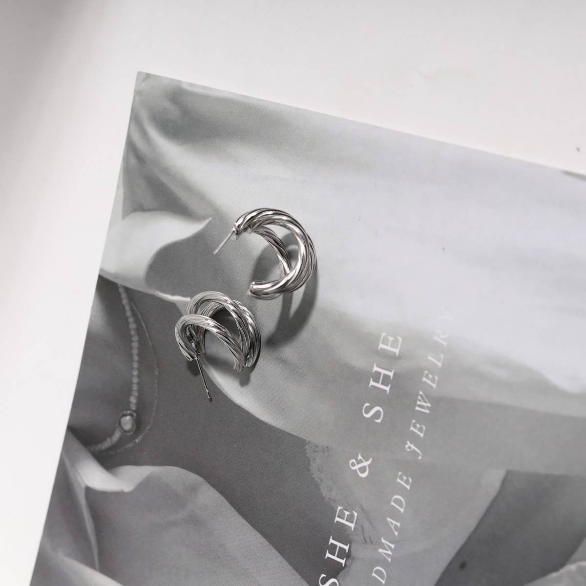 MIRROR FINISH HOLLOW EARRINGS TITANIUM STEEL_CWAJE5030