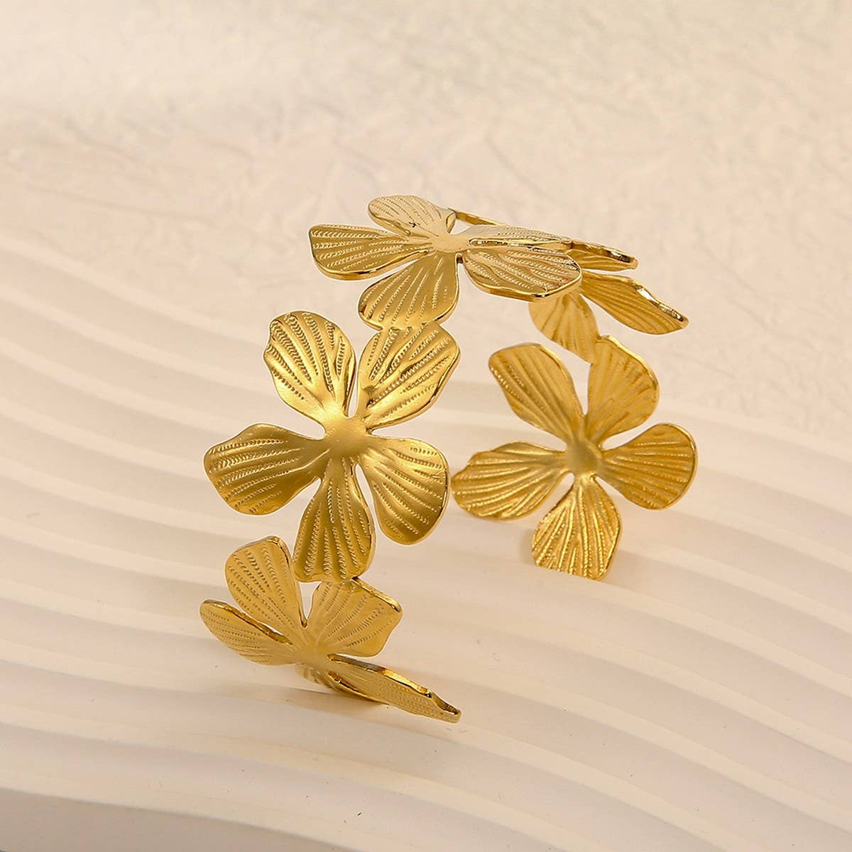 ELEGANT 18K GOLD FLORAL STAINLESS STEEL BRACELET_CWAJE4599