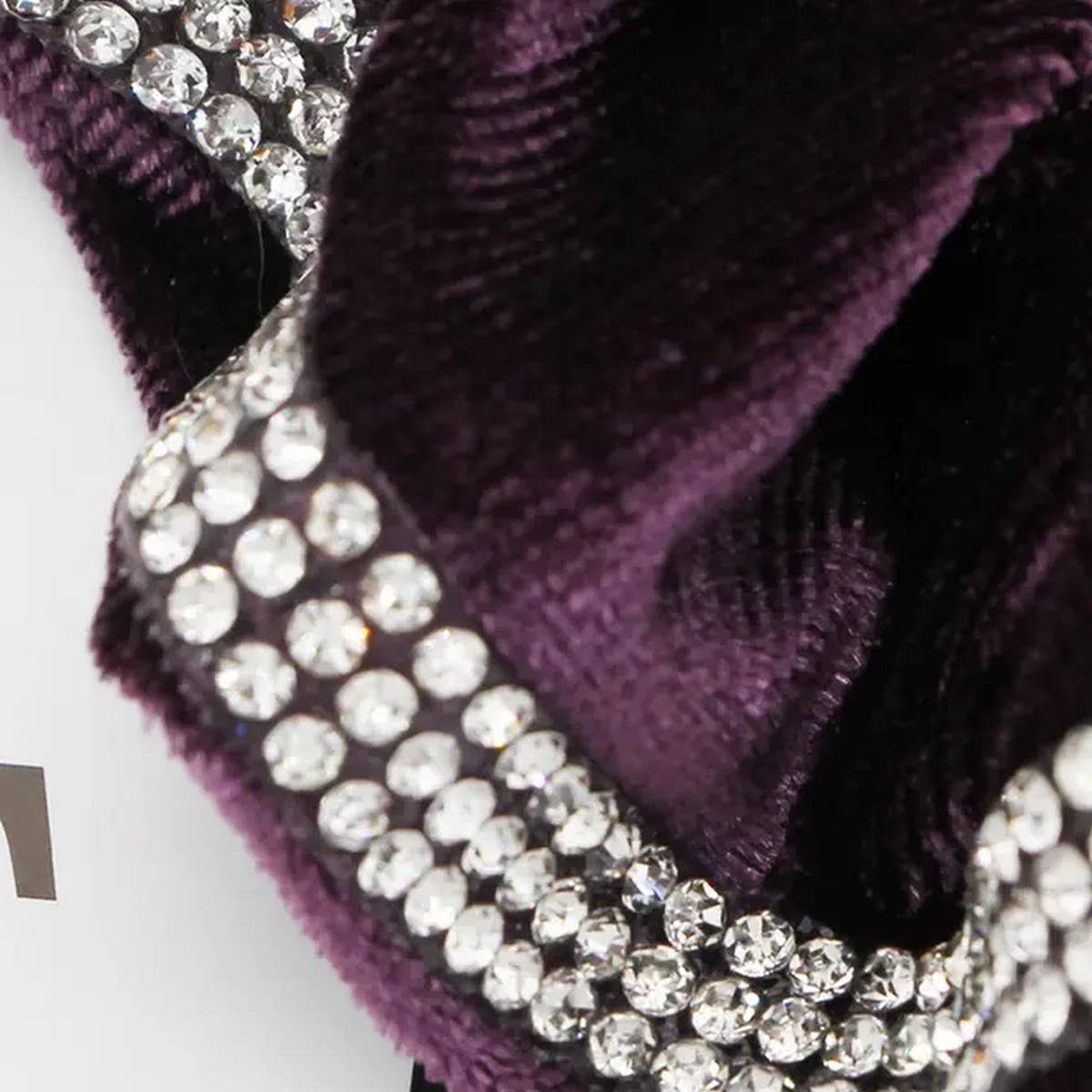 SOLID COLOR VELVET SCRUNCHIE_CWAHA0173