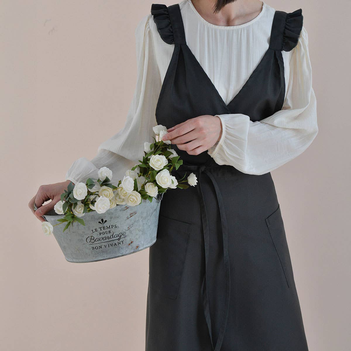 FRENCH DRESS STYLE LINEN APRONS WITH POCKETS_CWMM3305