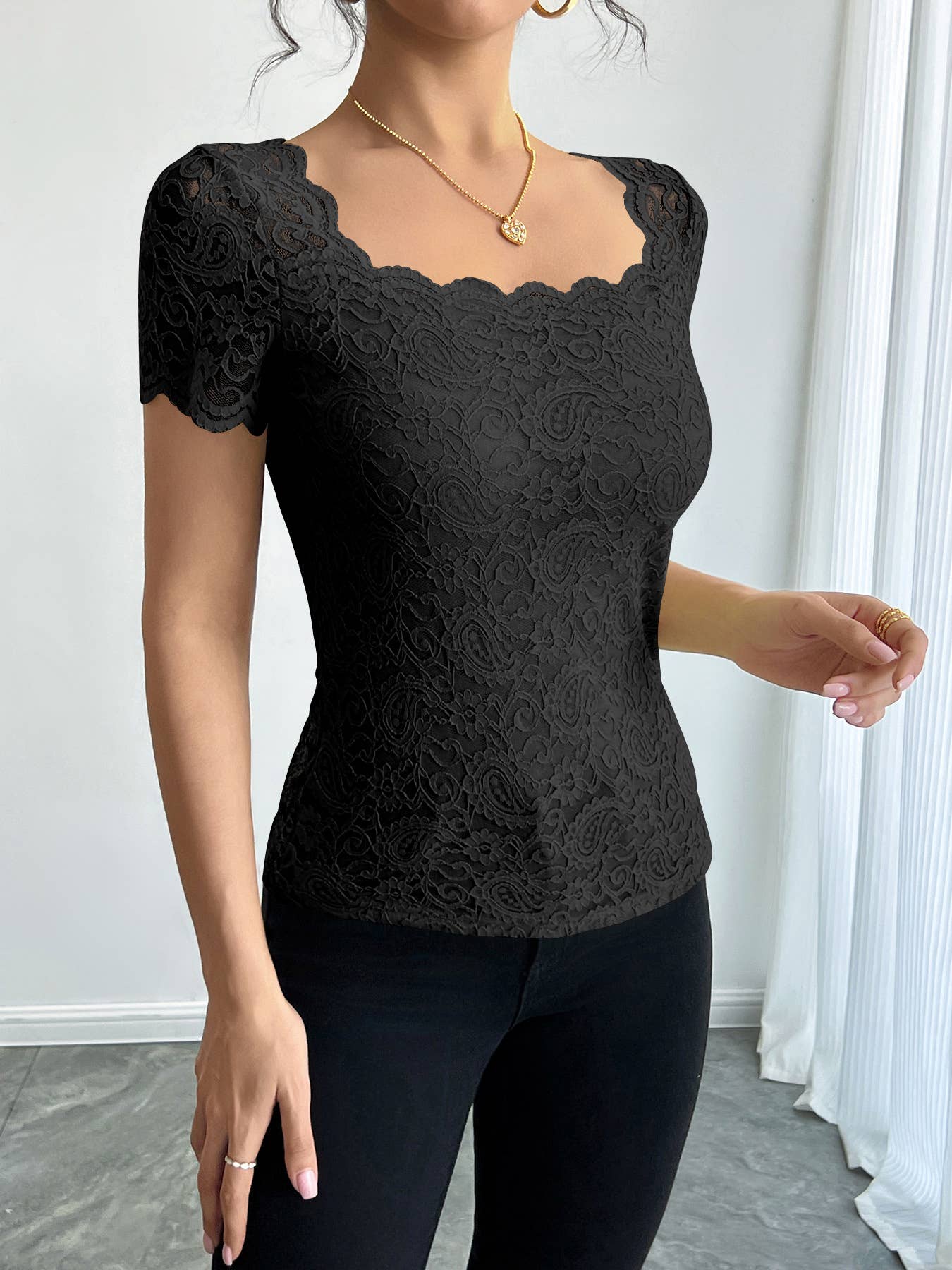 Solid-Color Lace Form-Fitting Square T-Shirt
