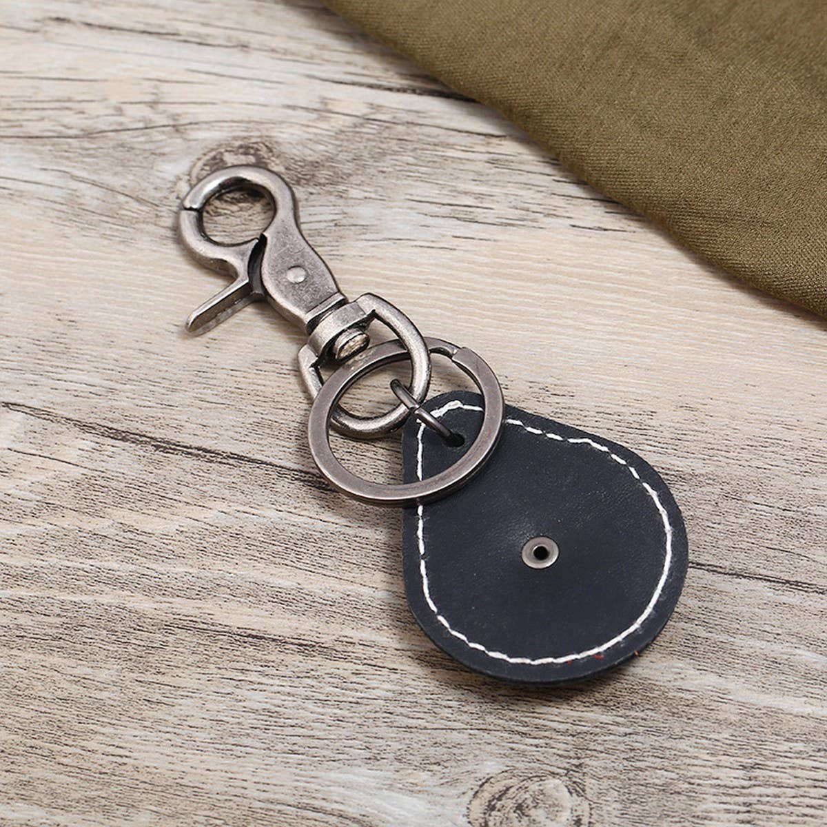 PUNK RETRO ALLOY SKULL GENUINE LEATHER KEYCHAIN_CWMM5036