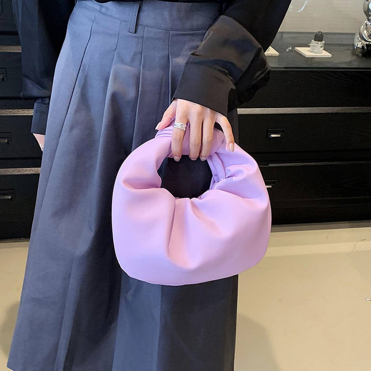 STYLISH PLEATED HAND CLUTCH BAG_CWAB1555