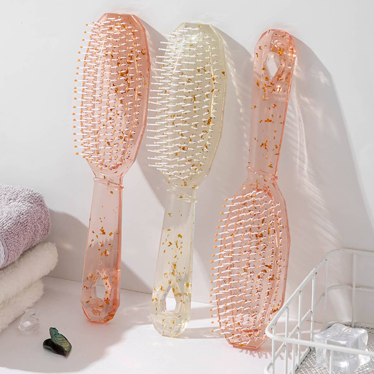 CARTOON SEQUINED SCALP CLEANING CHOP COMB COMB_CWMM0931