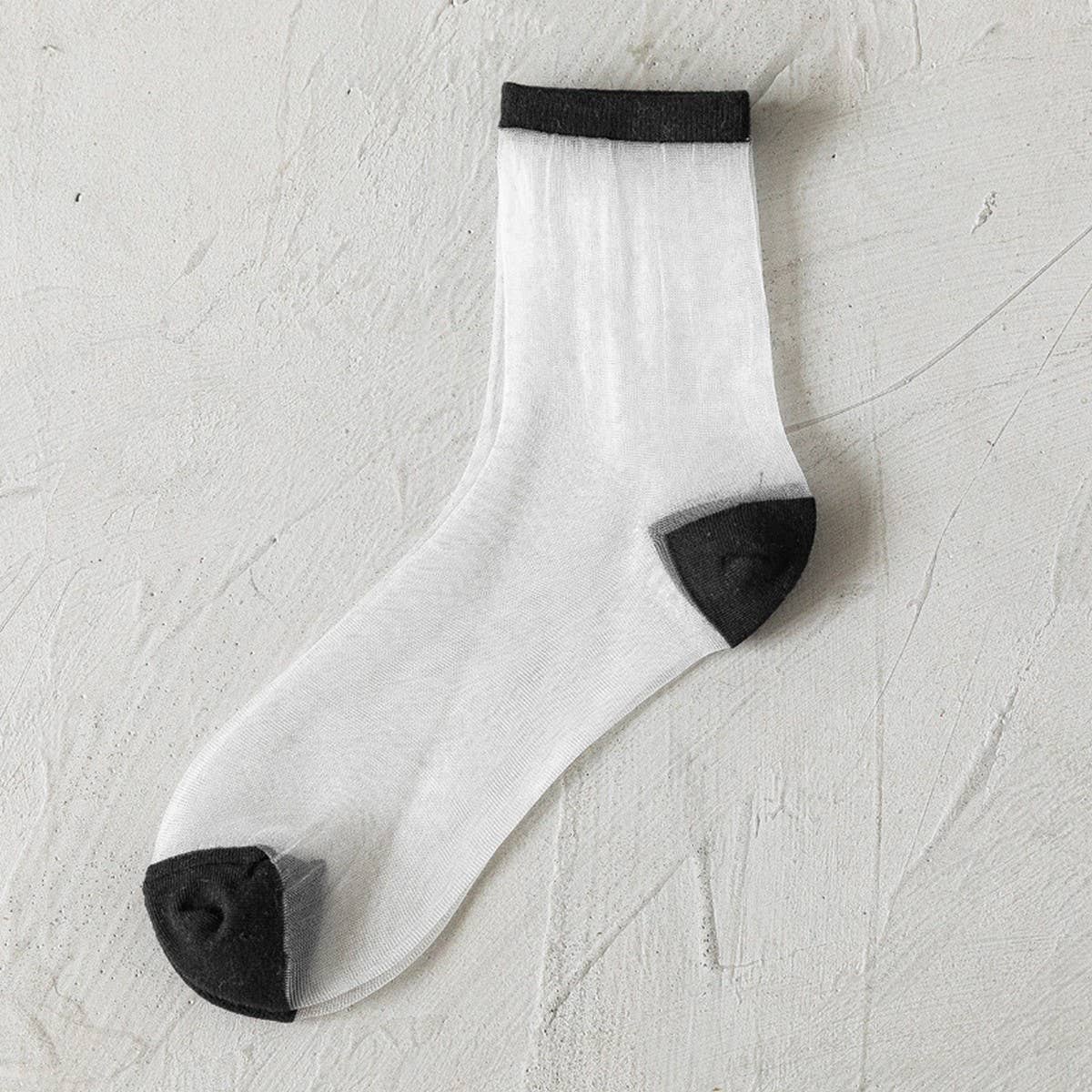 BLACK AND WHITE JACQUARD TRANSPARENT MID TUBE SOCKS_CWMS0414
