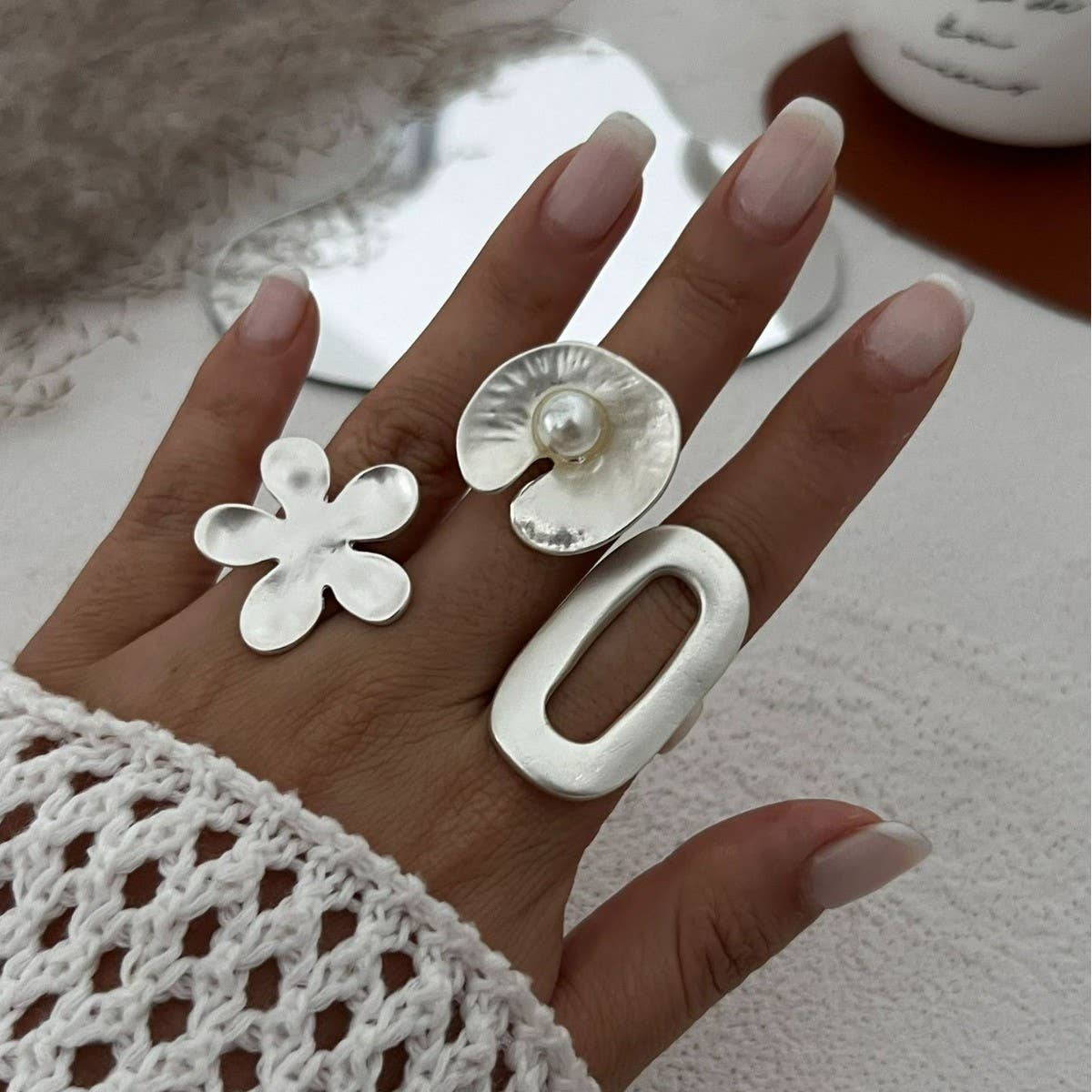 MINIMALIST ELASTIC ADJUSTMENT FLOWER ALLOY RING_CWMM3228