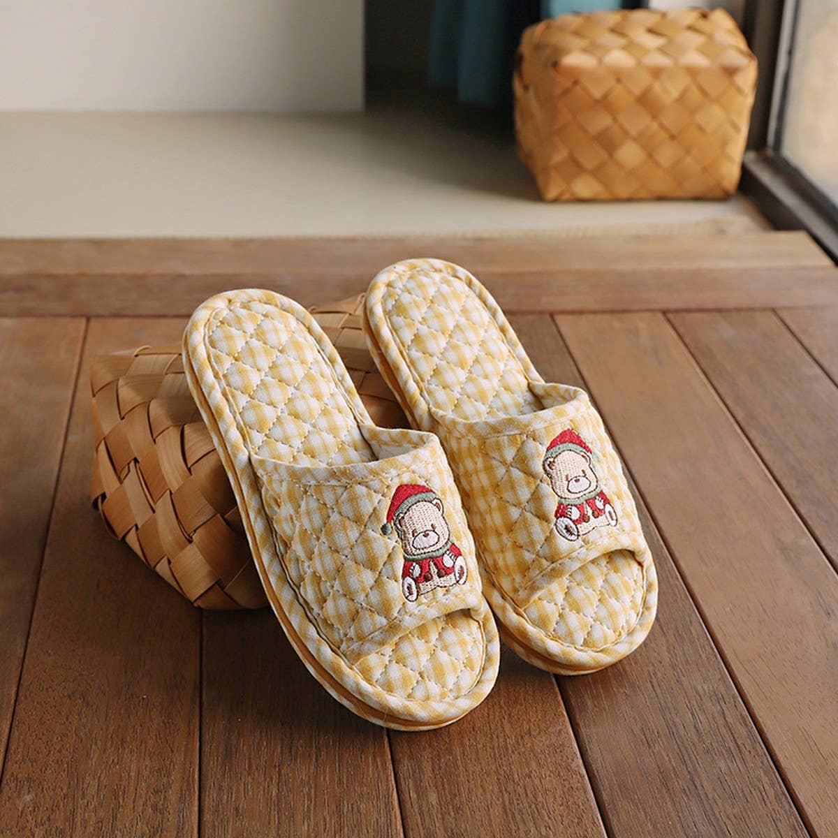 CUTE BEAR COTTON SLIPPERS WITH THICK SOLE_CWSHF0200