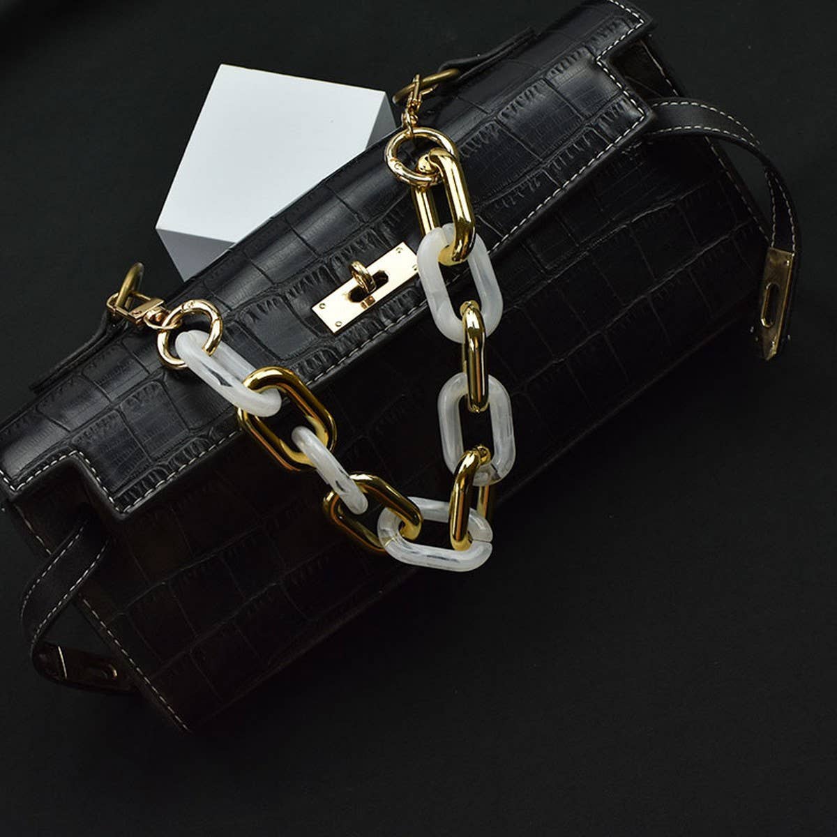 11 81ACRYLIC CHAIN HANDLE MULTI COLOR BAG STRAP_CWMM5090