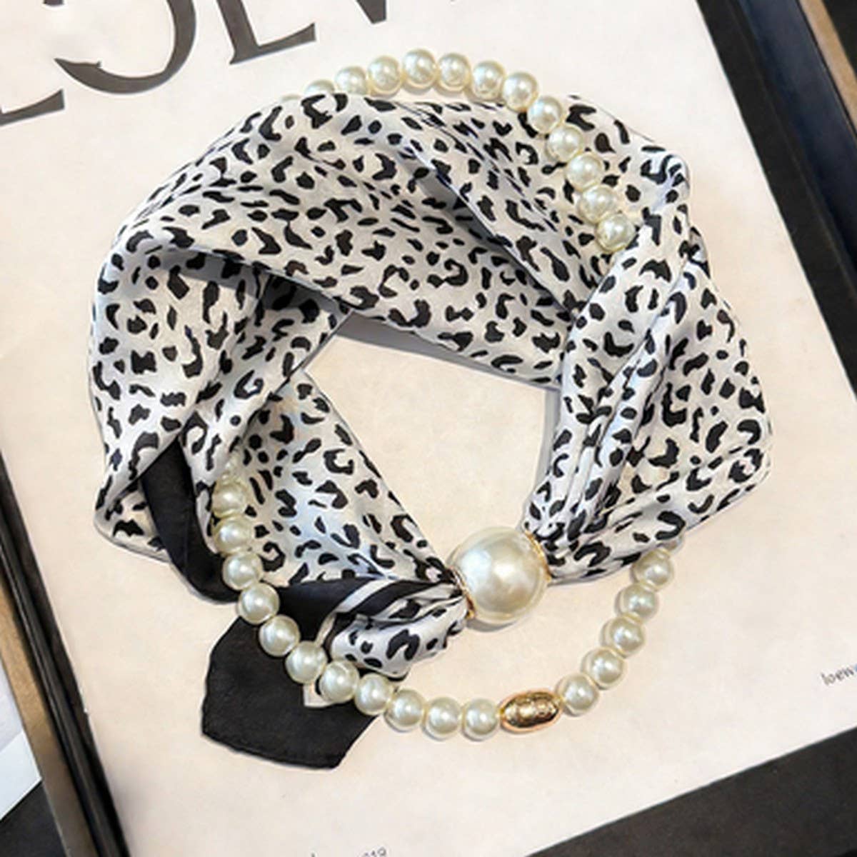 Ivory Pearl Magnetic Skinny Neck Scarf_Cwasc03933