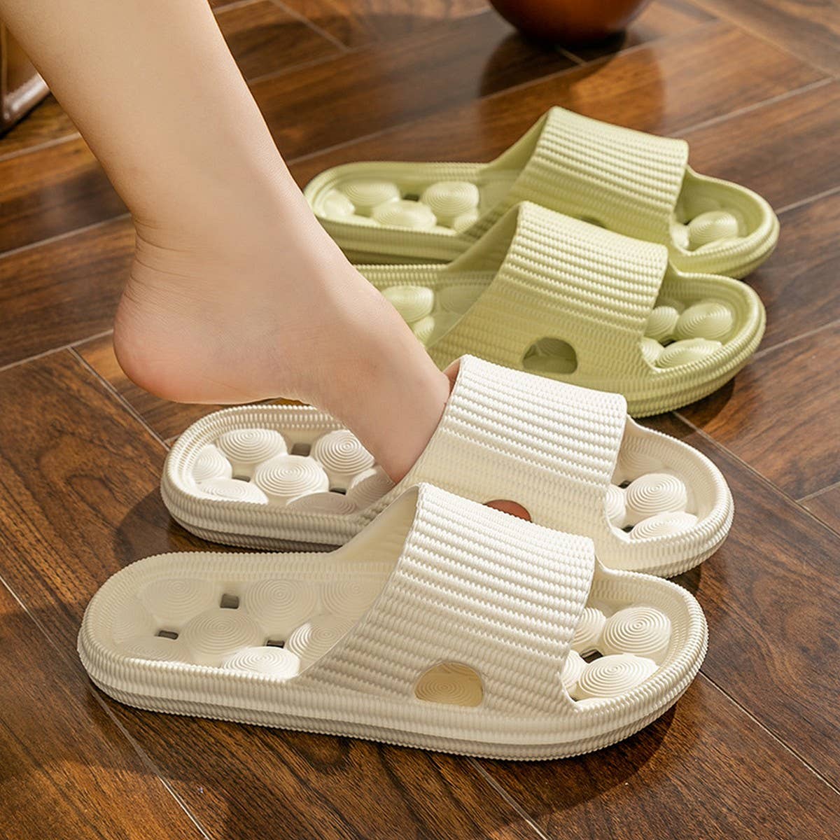 SOFT SOLED ANTI SLIP BATHROOM HOLLOW SLIPPERS_CWSHS0685